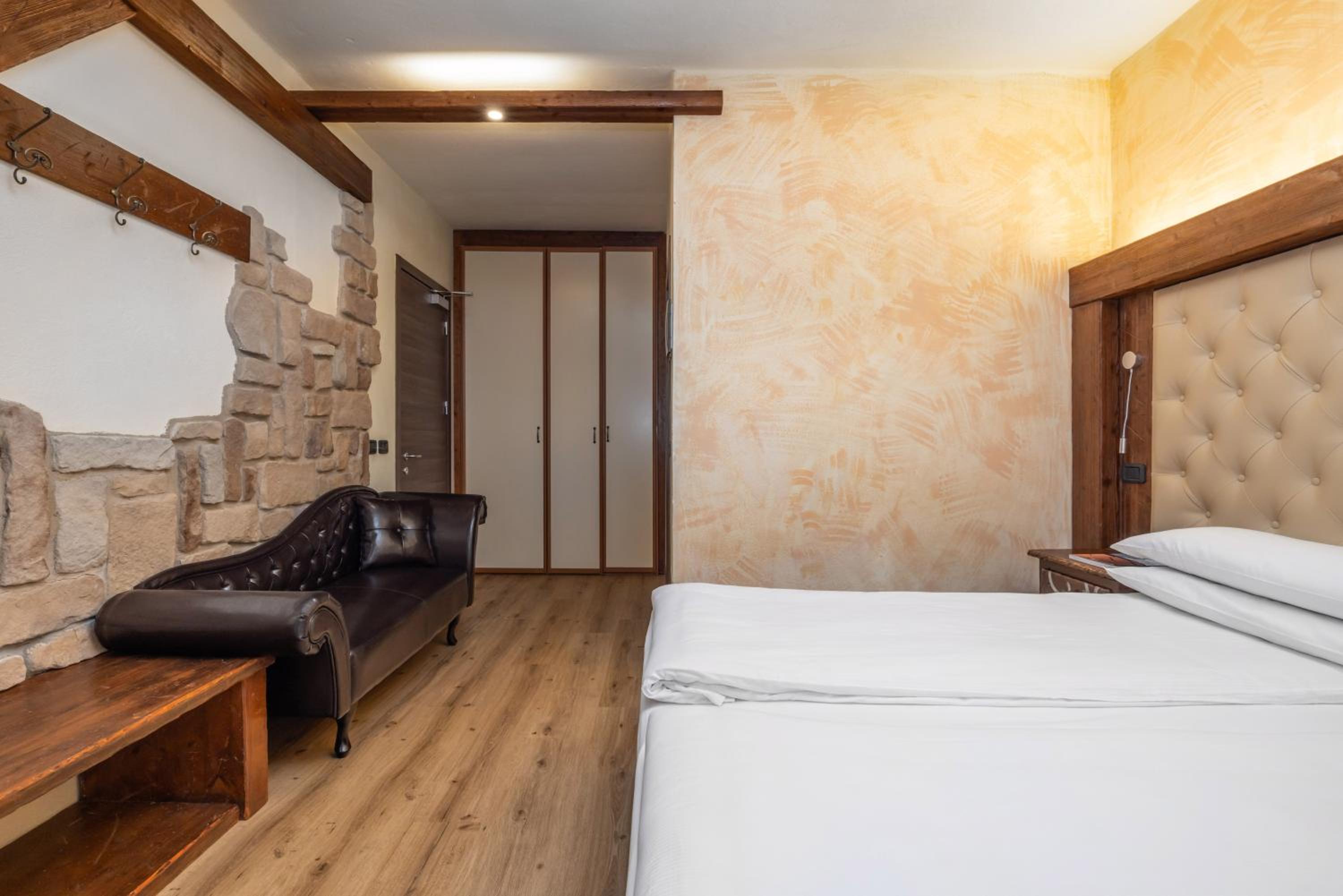 Queen Room - Photo 2