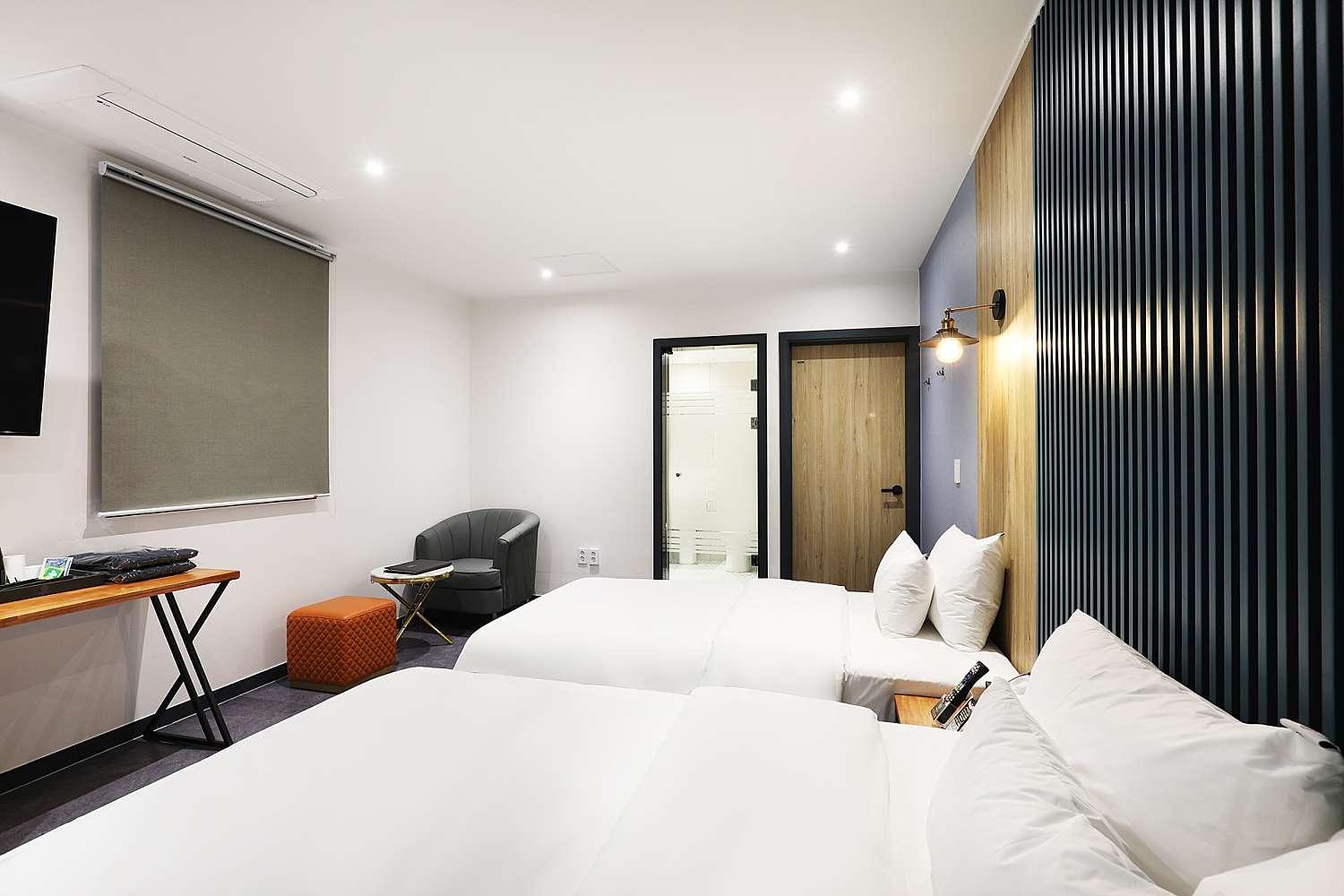 Deluxe Twin Room - Photo 1