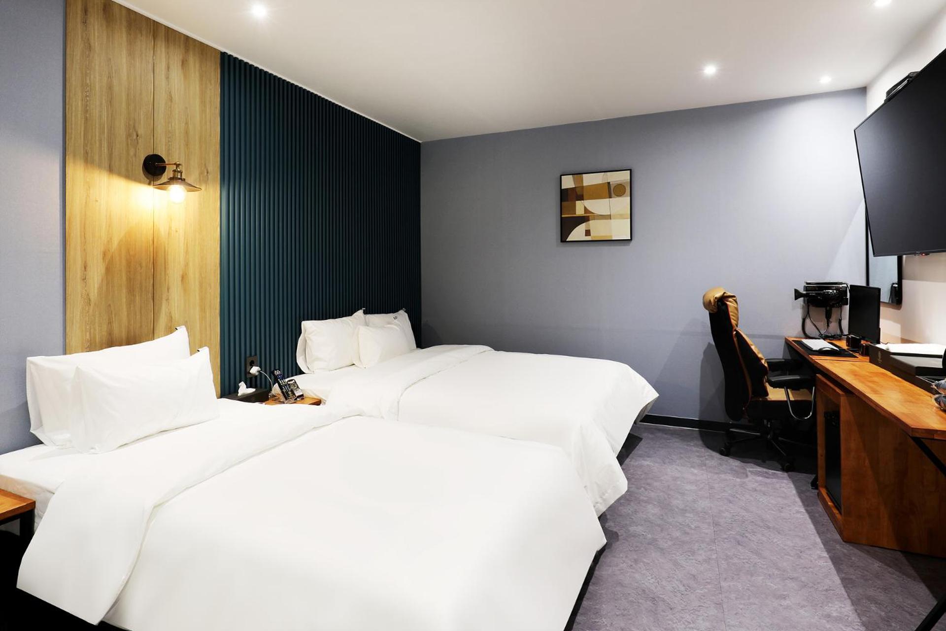 Deluxe Twin Room - Photo 2