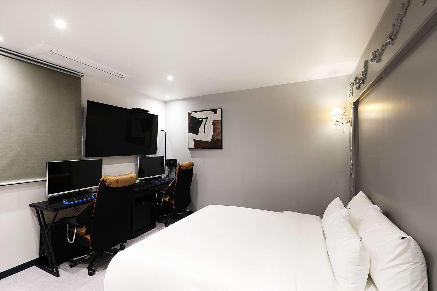 Suite - Photo 8