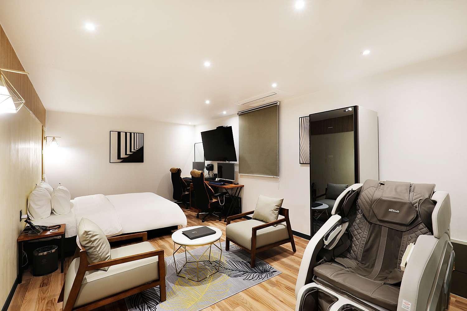Suite - Photo 7