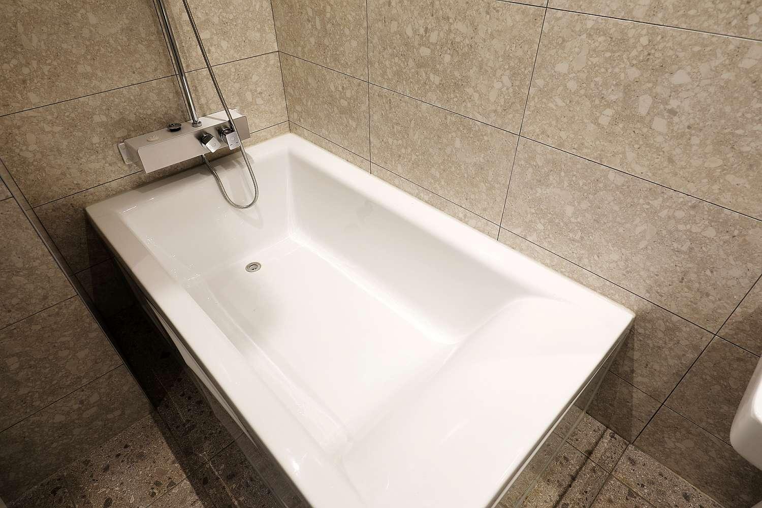 Suite - Photo 19