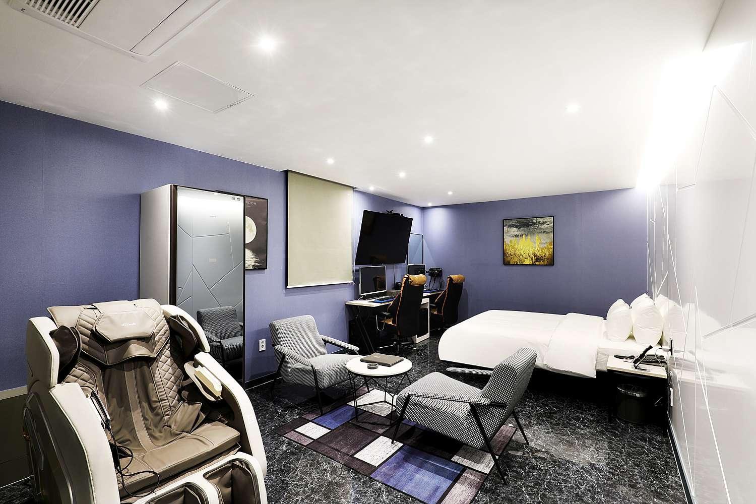Suite - Photo 18