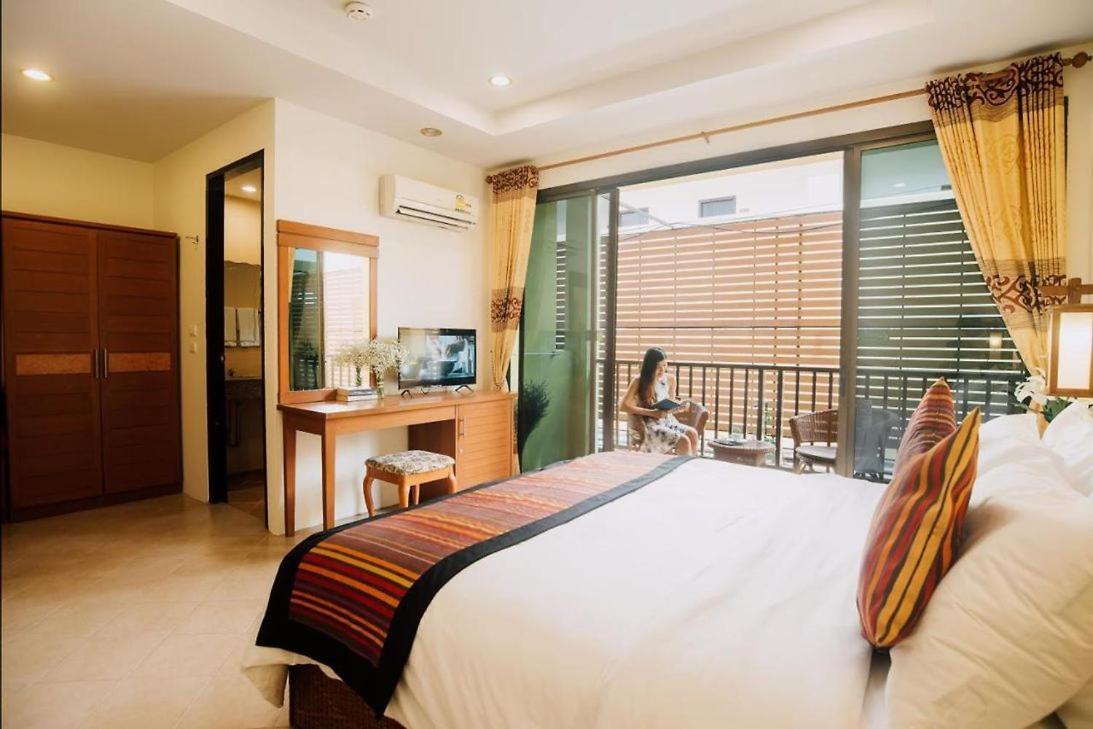 Queen Room with Balcony photo 1