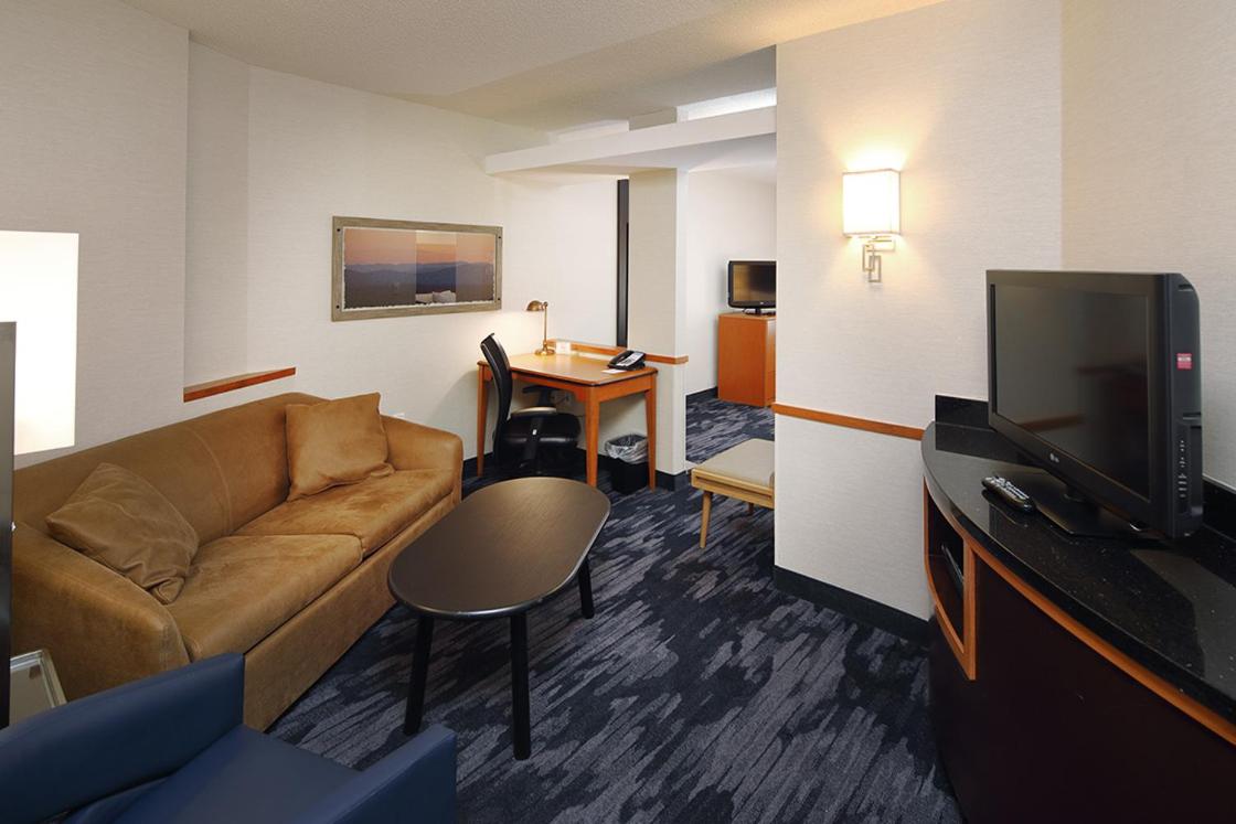 Executive Suite, 2 Queen, Sofa bed (Mobility &amp; Hearing Accessible w/ Tub) photo 2