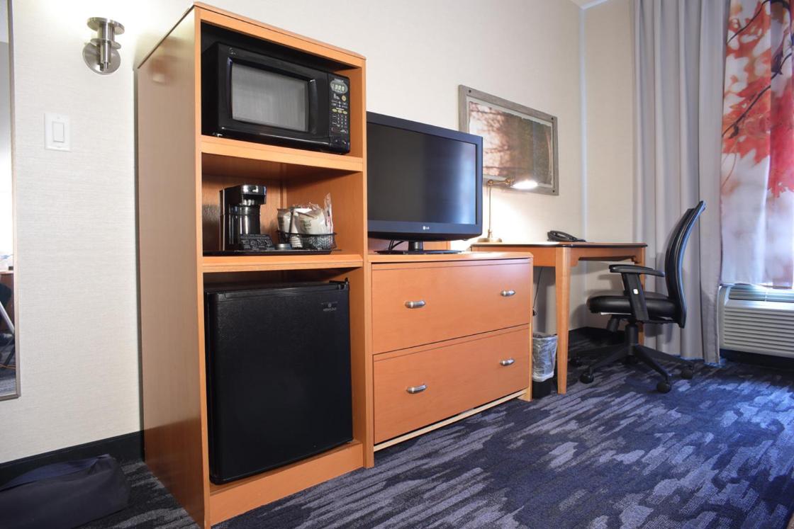Executive Suite, 2 Queen, Sofa bed (Mobility &amp; Hearing Accessible w/ Tub) photo 3
