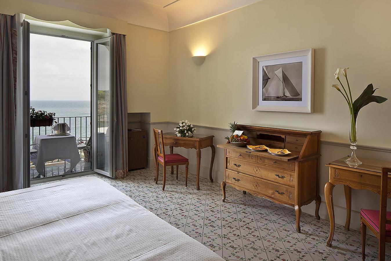 Superior Double or Twin Room with Balcony and Sea View - Photo 9