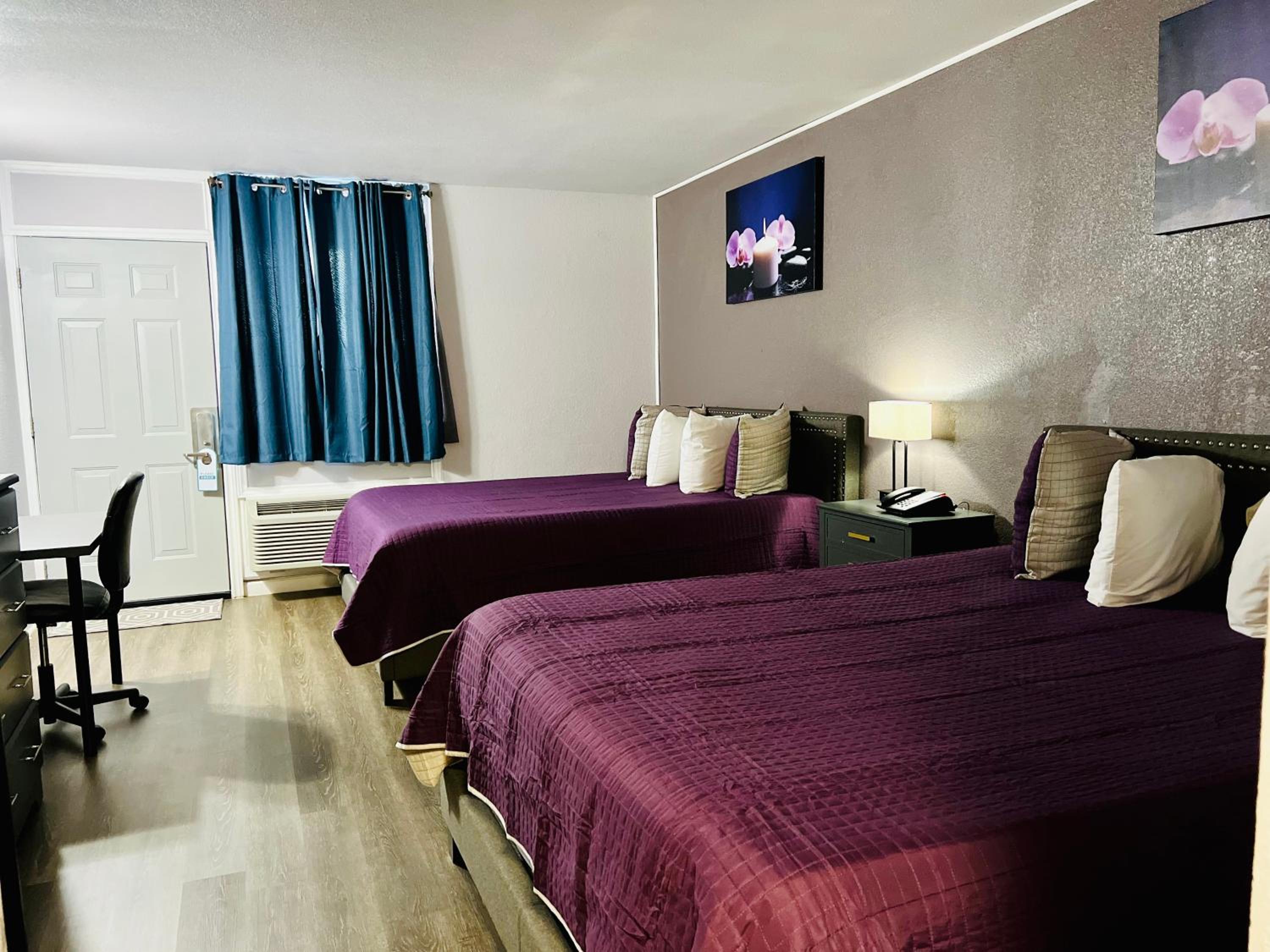 Premium 2 Queen Beds - Photo 8