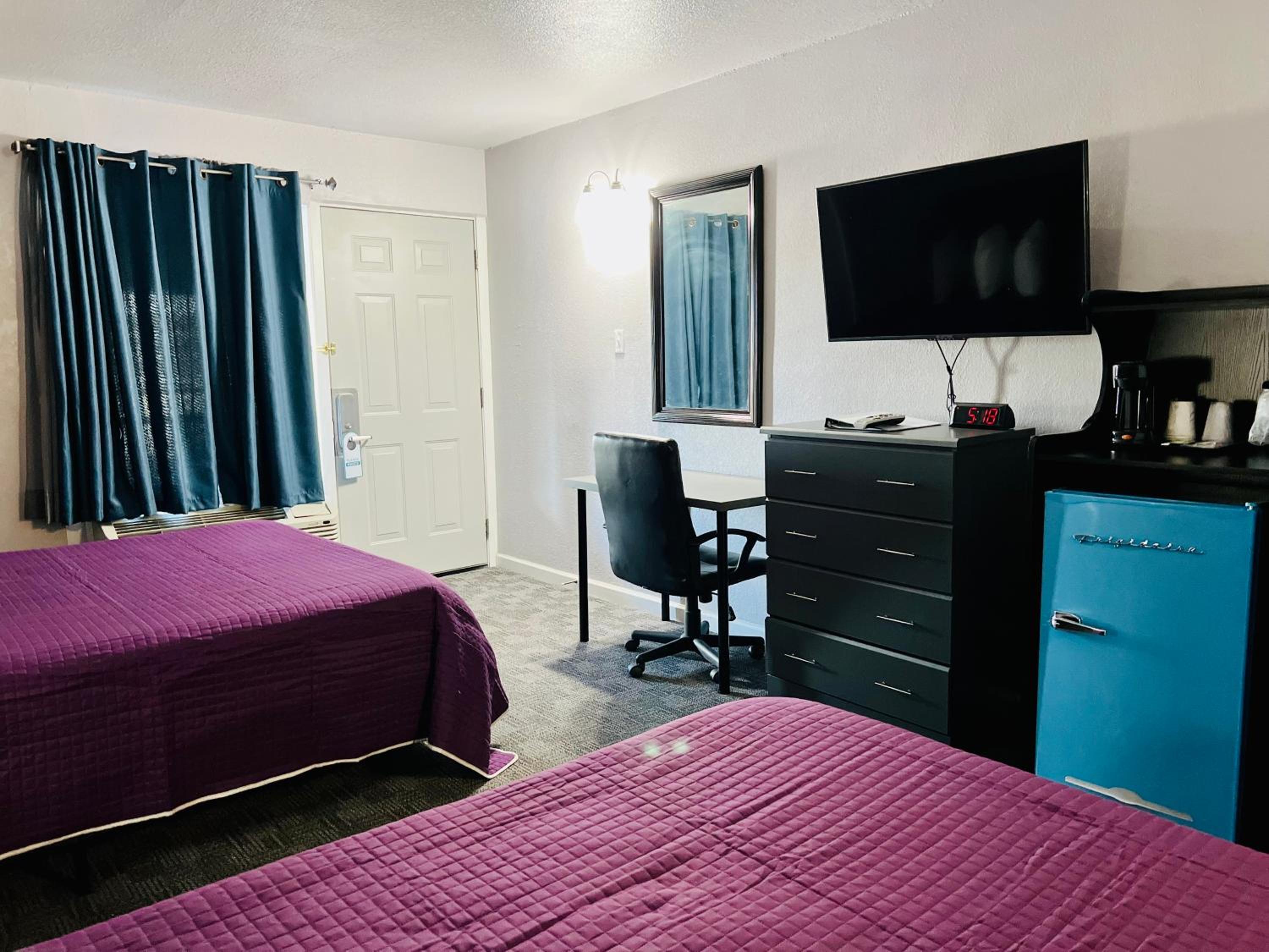 Premium 2 Queen Beds - Photo 9