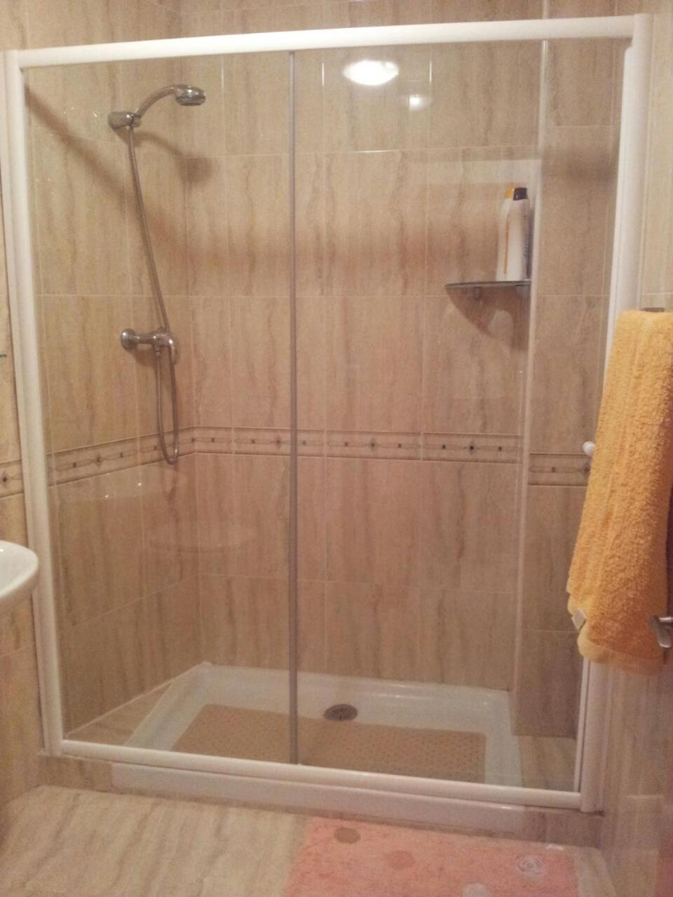 Twin Room With Private Bathroom photo 3