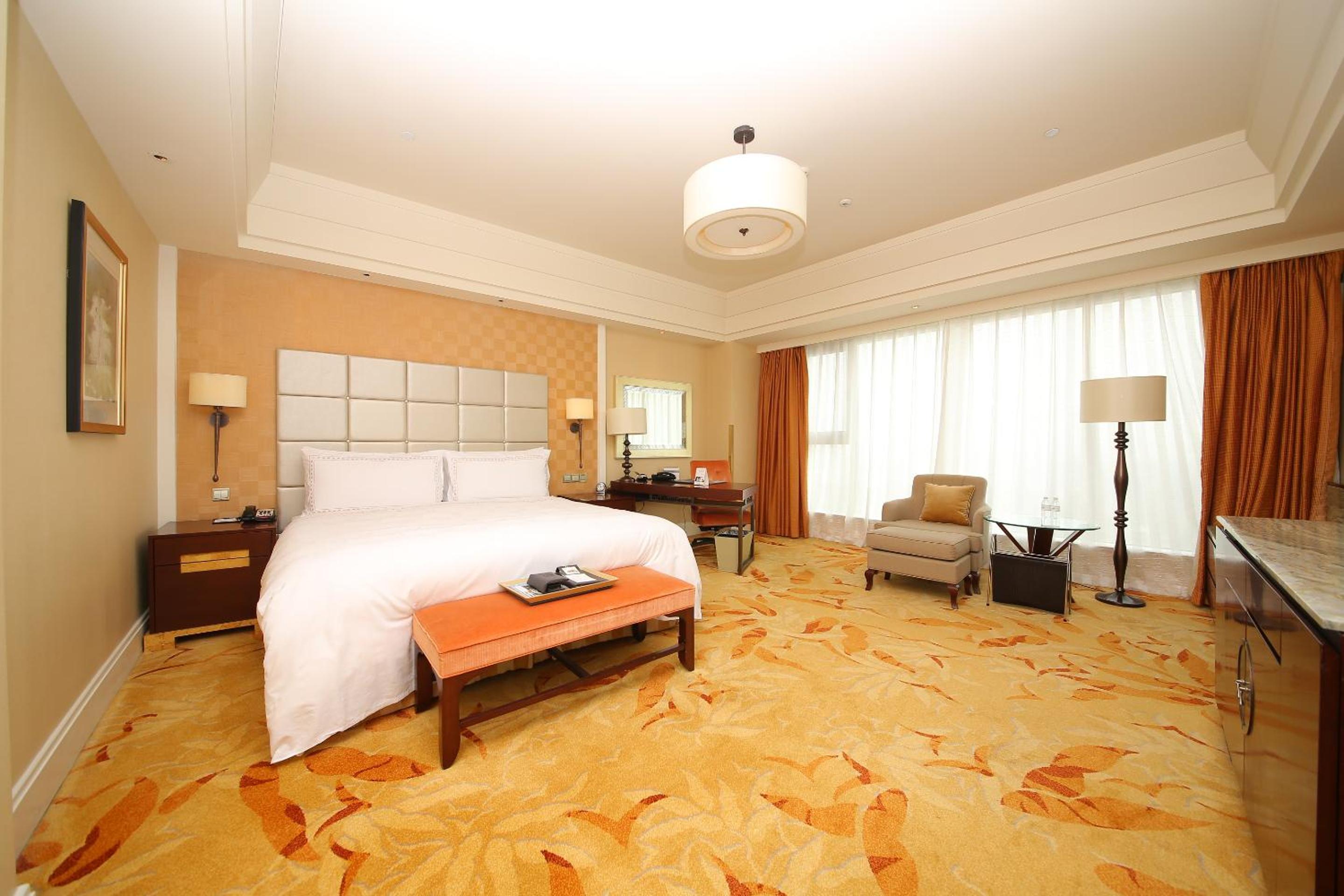 Deluxe Grand King Room with Park View