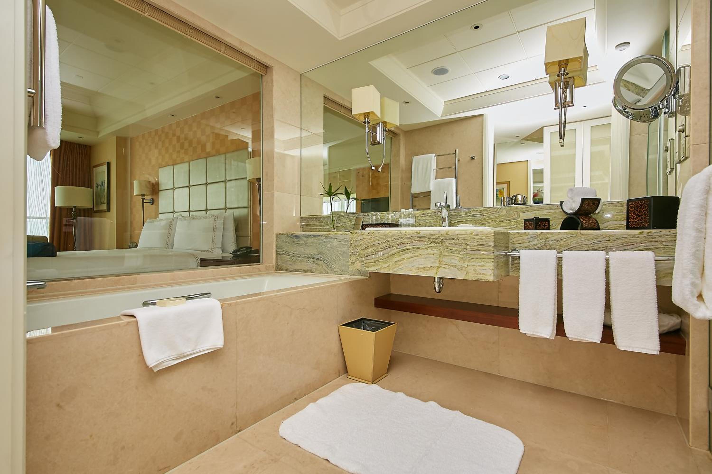 Fairmont Gold Queen Room with Two Queen Beds and Park View photo 3