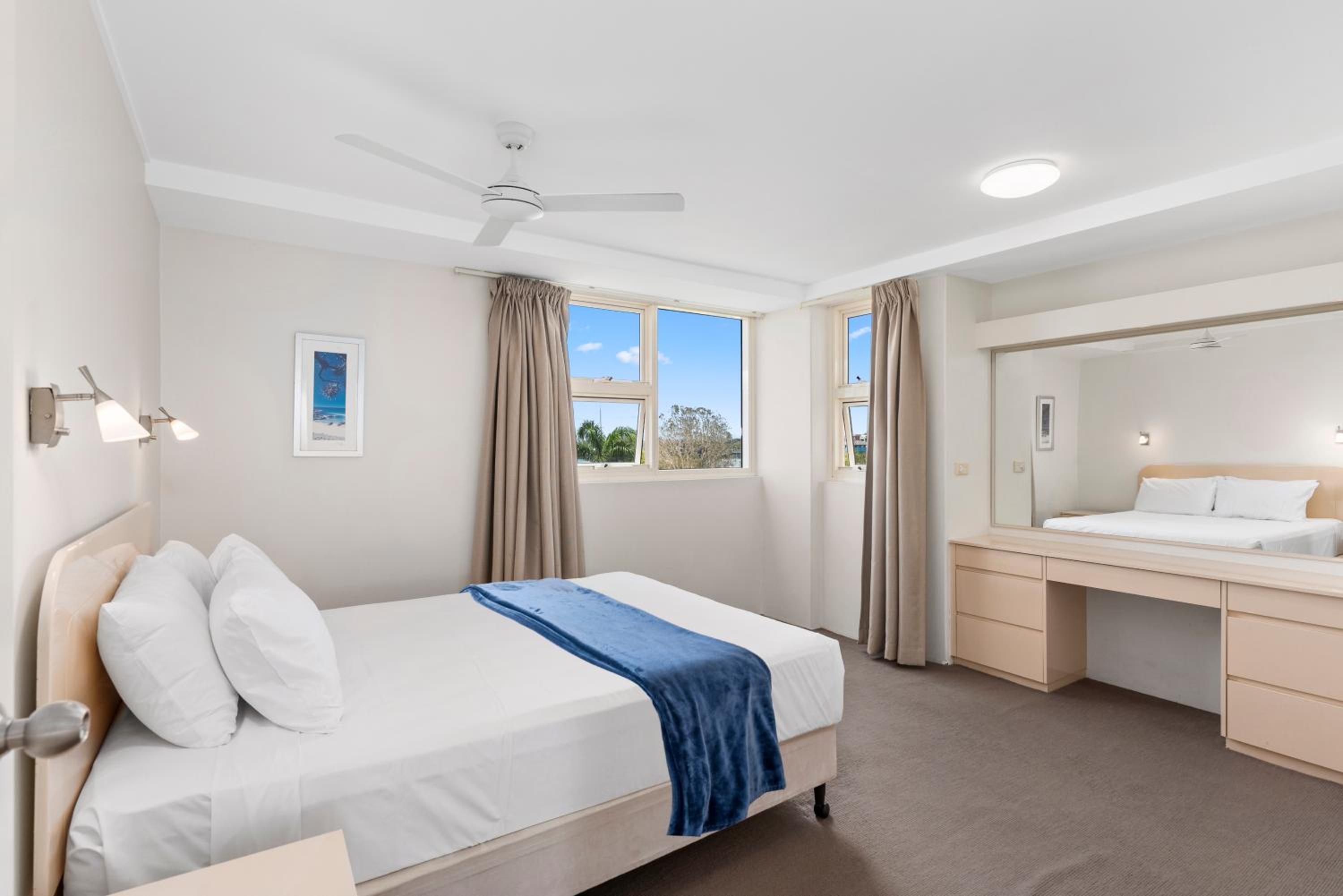 Deluxe One-Bedroom Apartment with Ocean View
