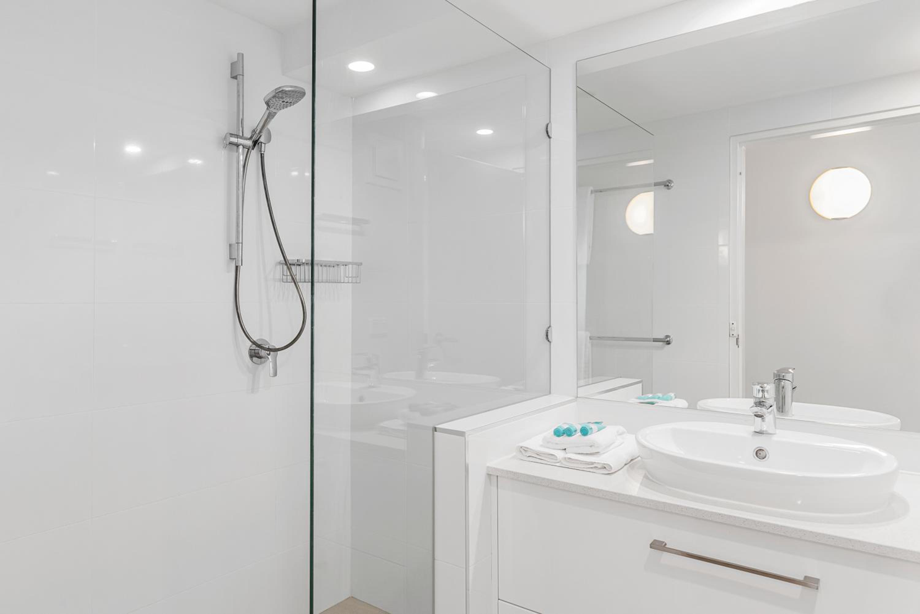 Superior Two-Bedroom Apartment with Ocean Views and No Balcony (Level 7) photo 3