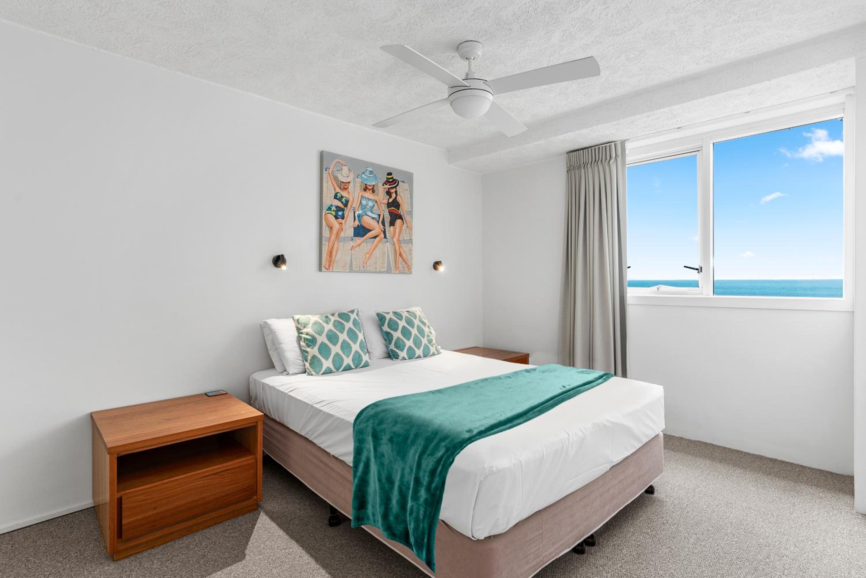 Superior One-Bedroom Apartment with Ocean Views and No Balcony (Level 7)