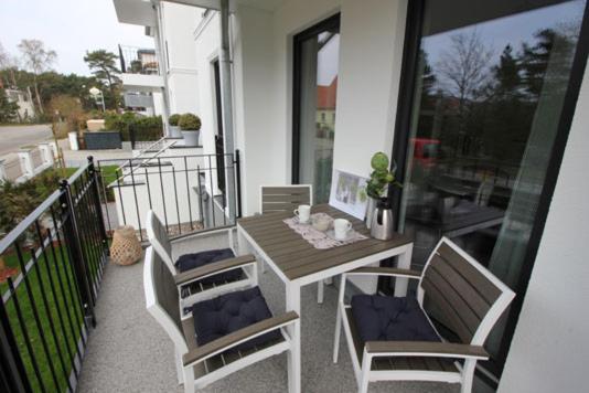 Apartment with Balcony photo 3