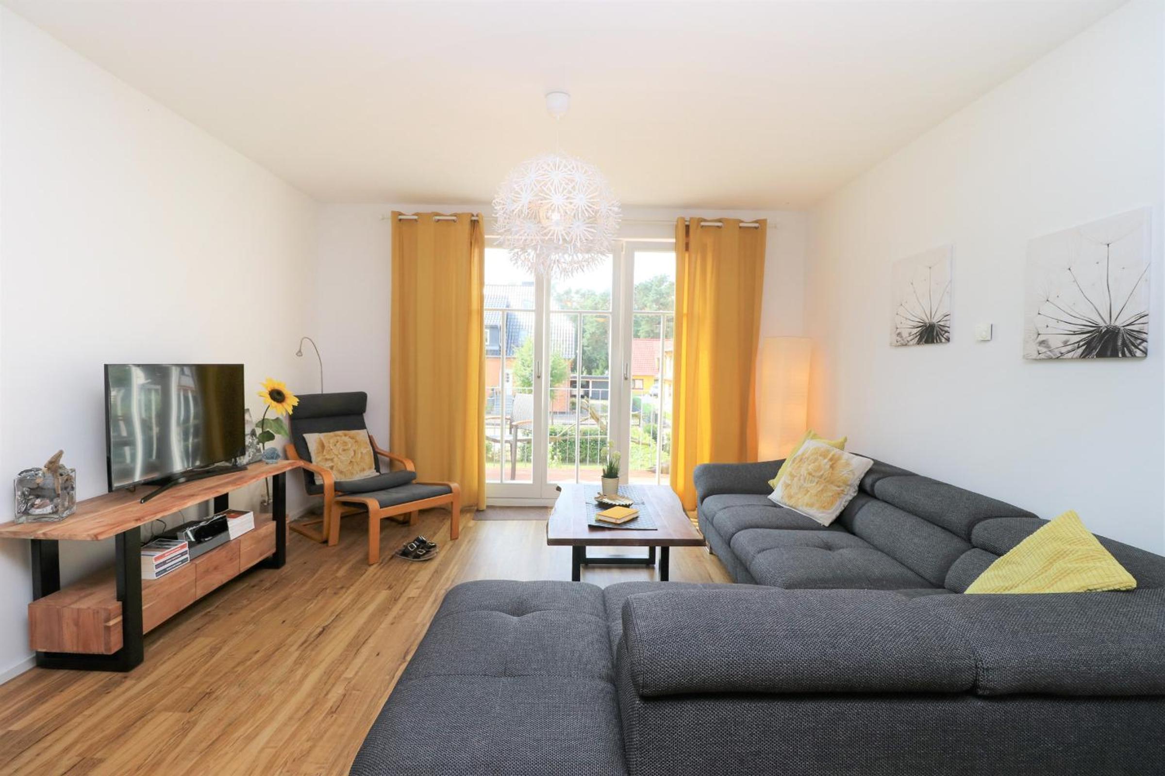 Apartment with Balcony photo 1