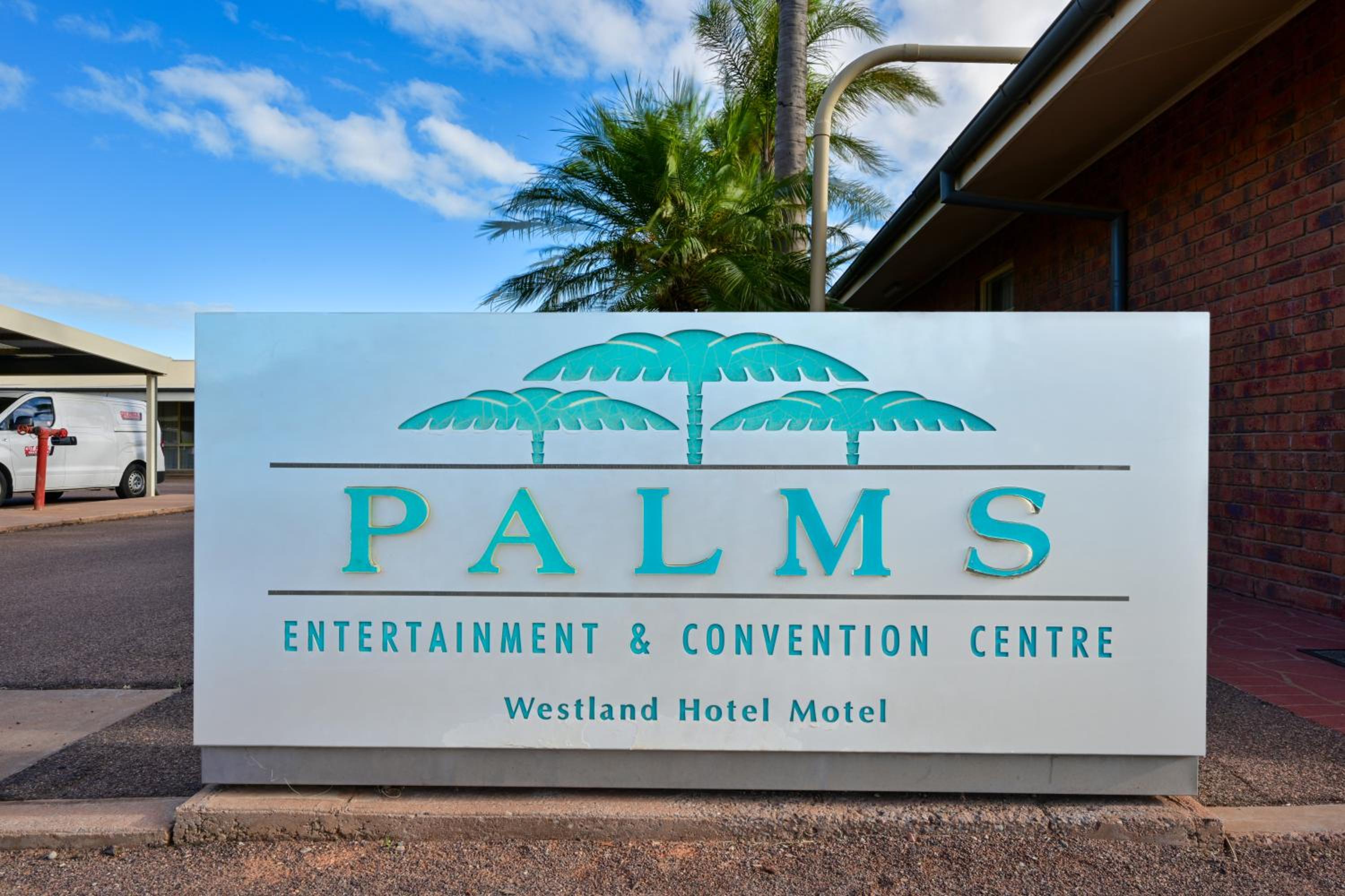 Palms Queen Room photo 2