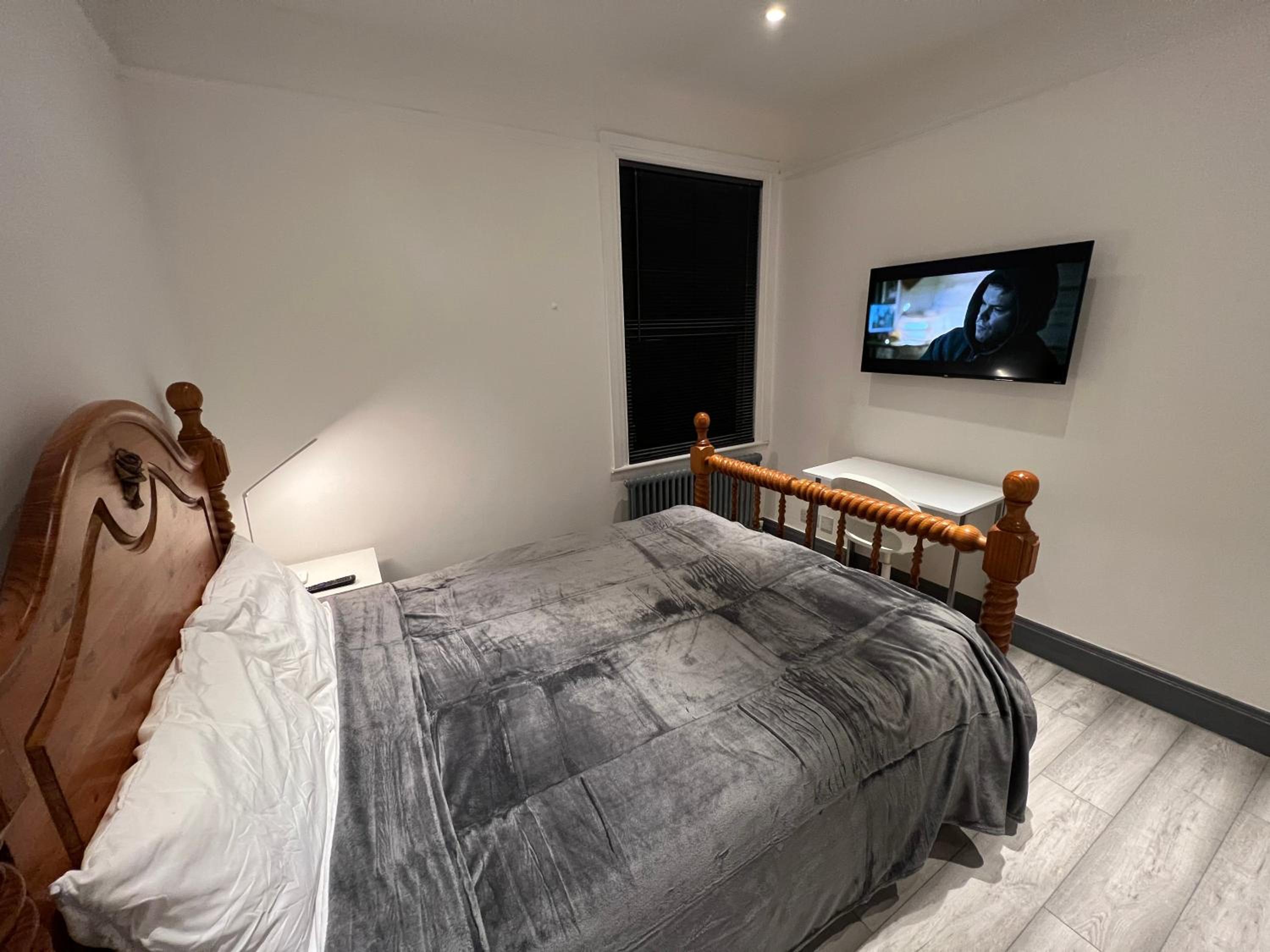 Standard Double Room with Shared Bathroom photo 1