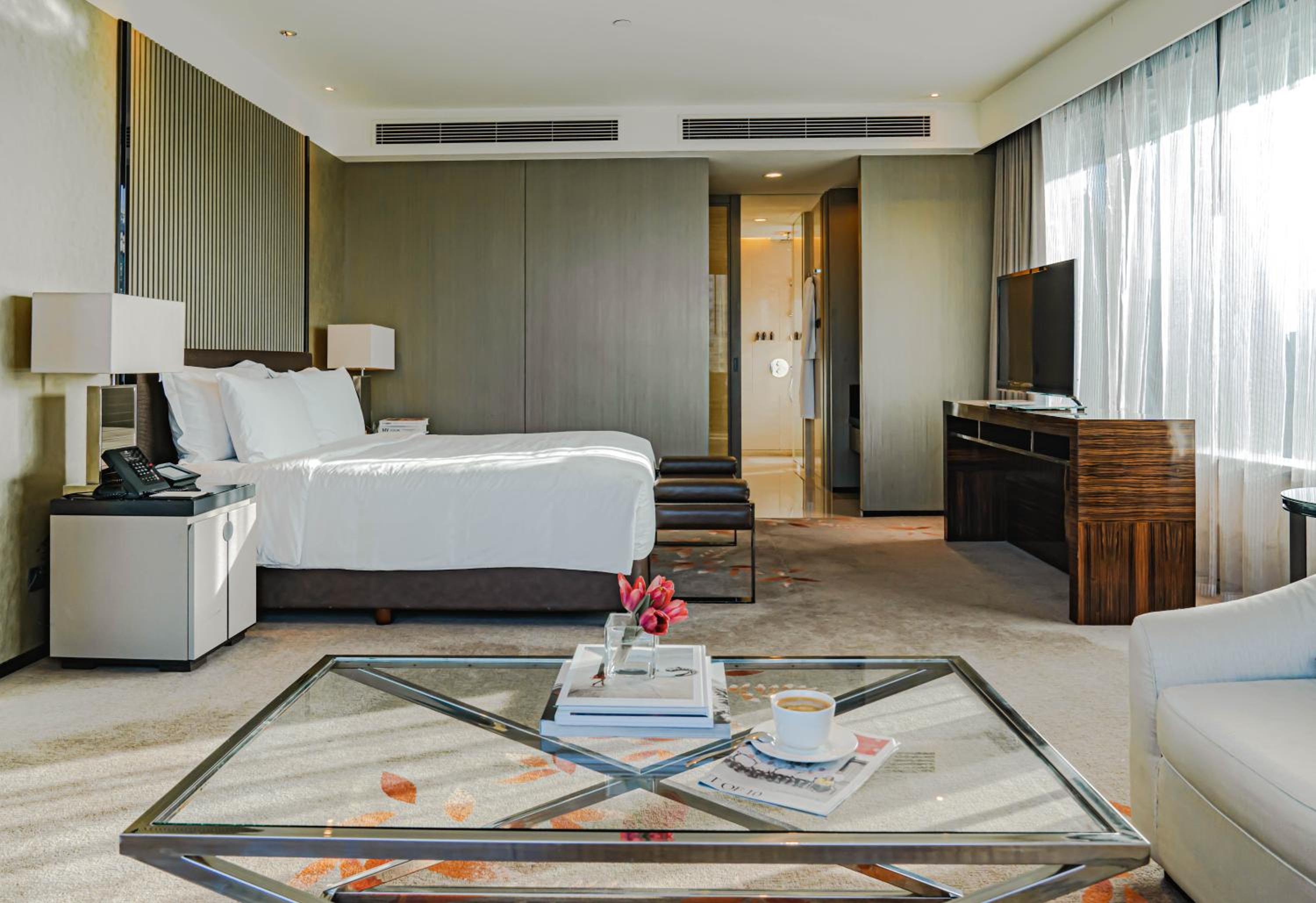 Prestige Suite – Club Lounge access Prestige Suite – Club Lounge access