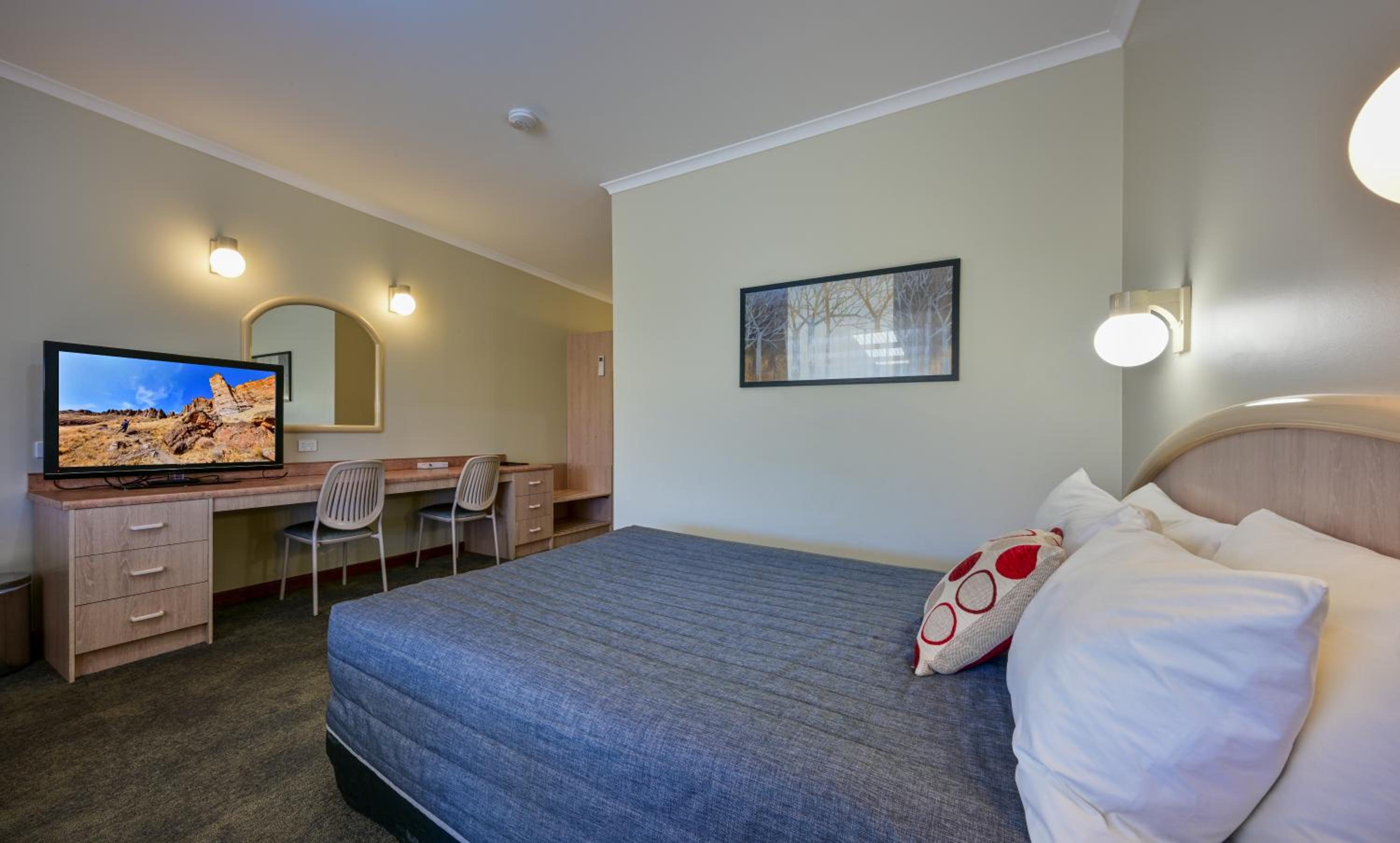 Palms Queen Room