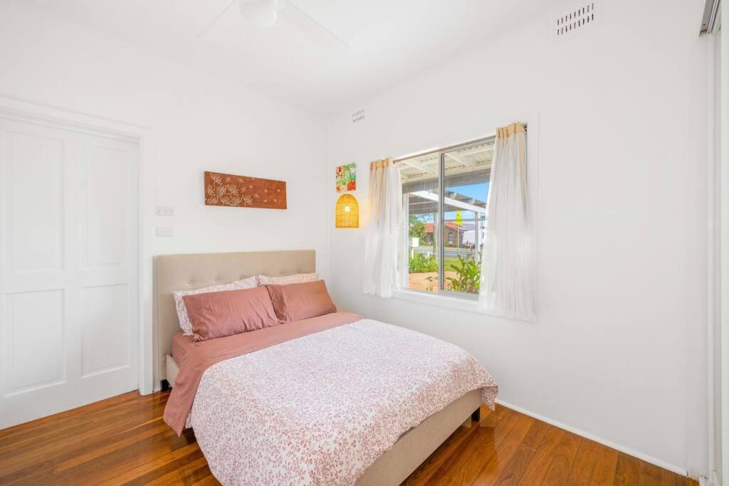 Three-Bedroom House photo 3