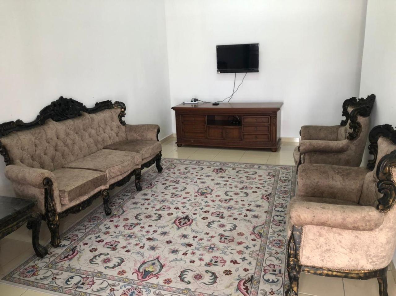 Three-Bedroom Apartment photo 2