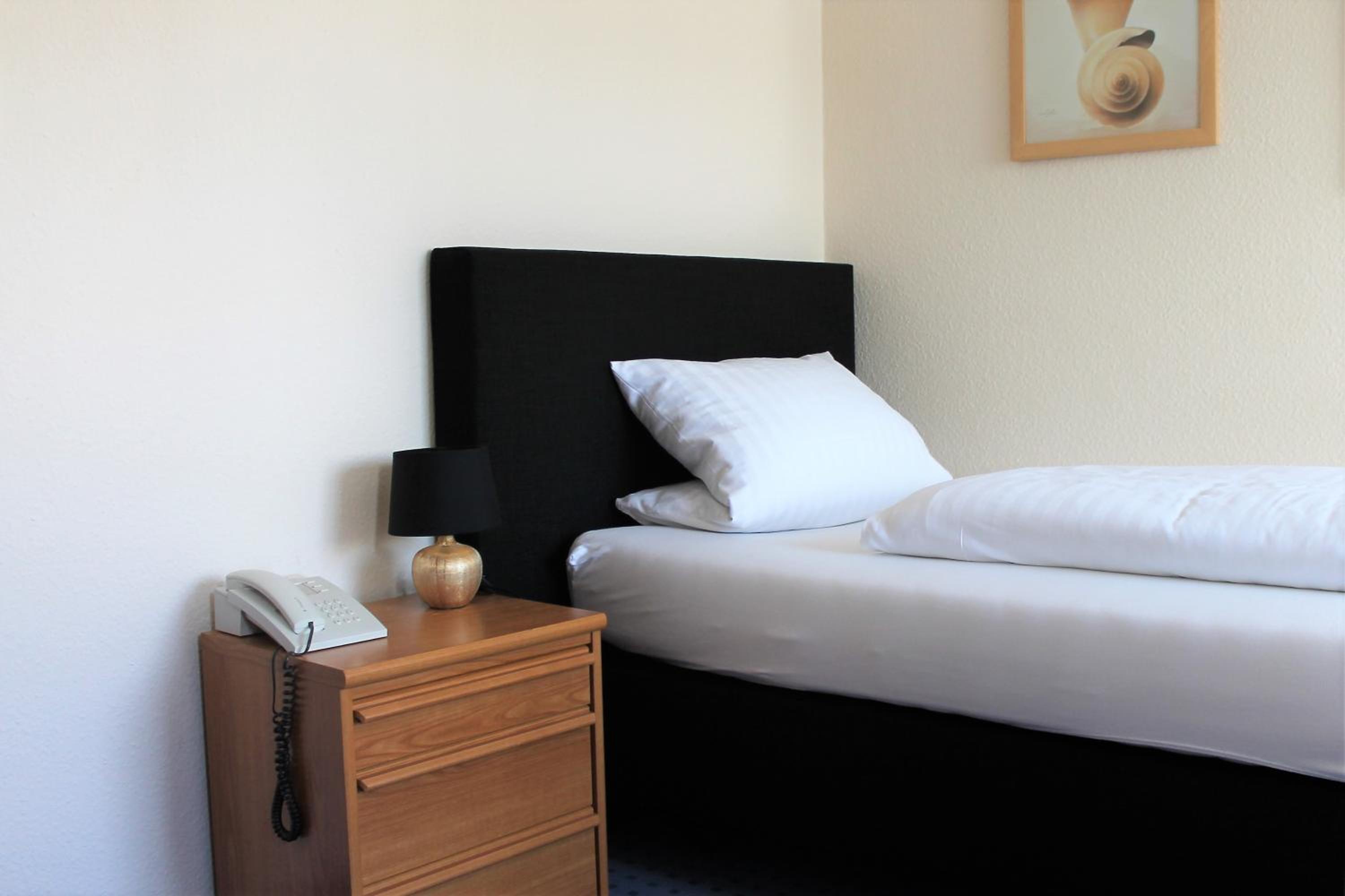 Single Room with Private Bathroom photo 3
