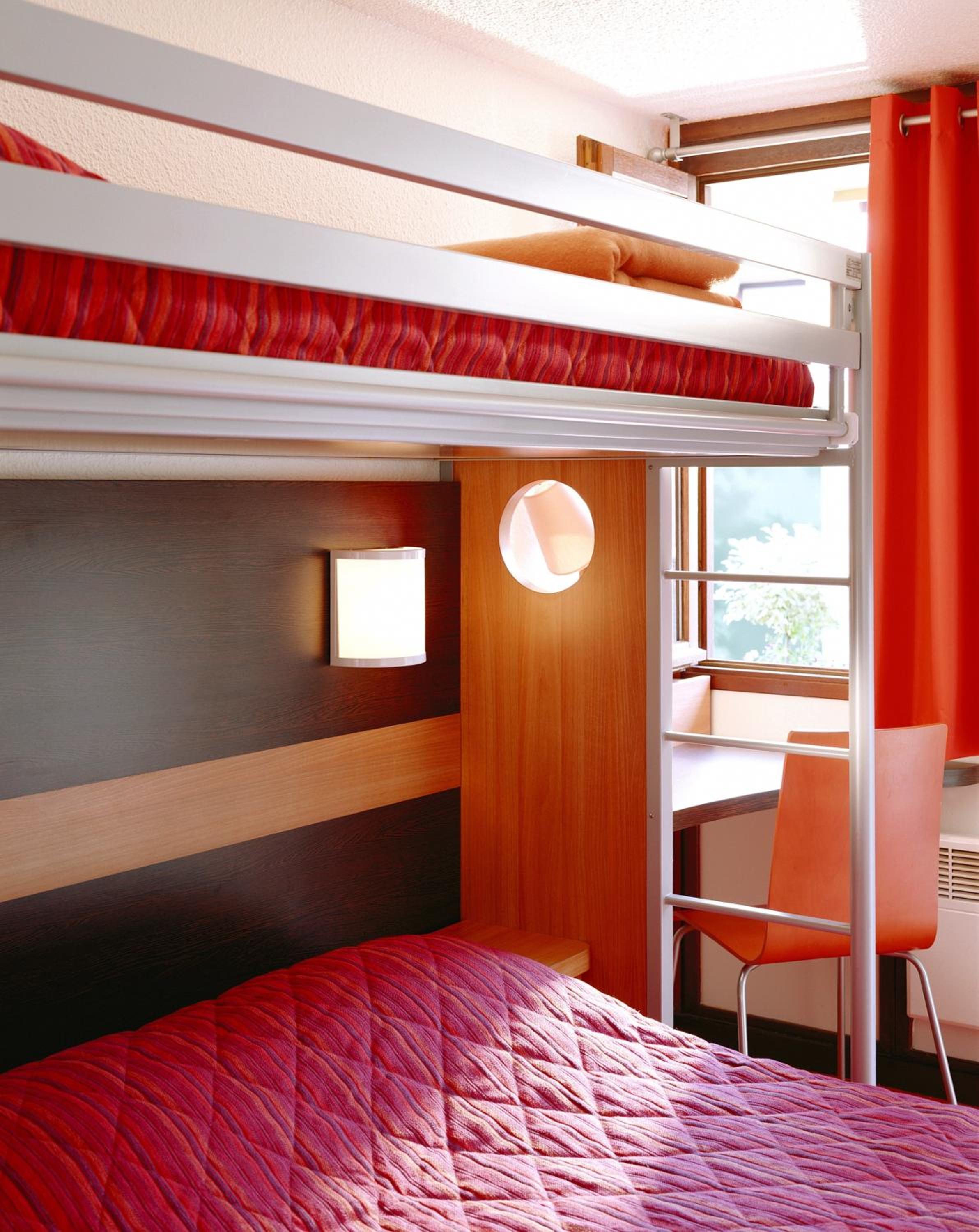 Triple Room (1 Double Bed + 1 Single Bed) - Photo 7