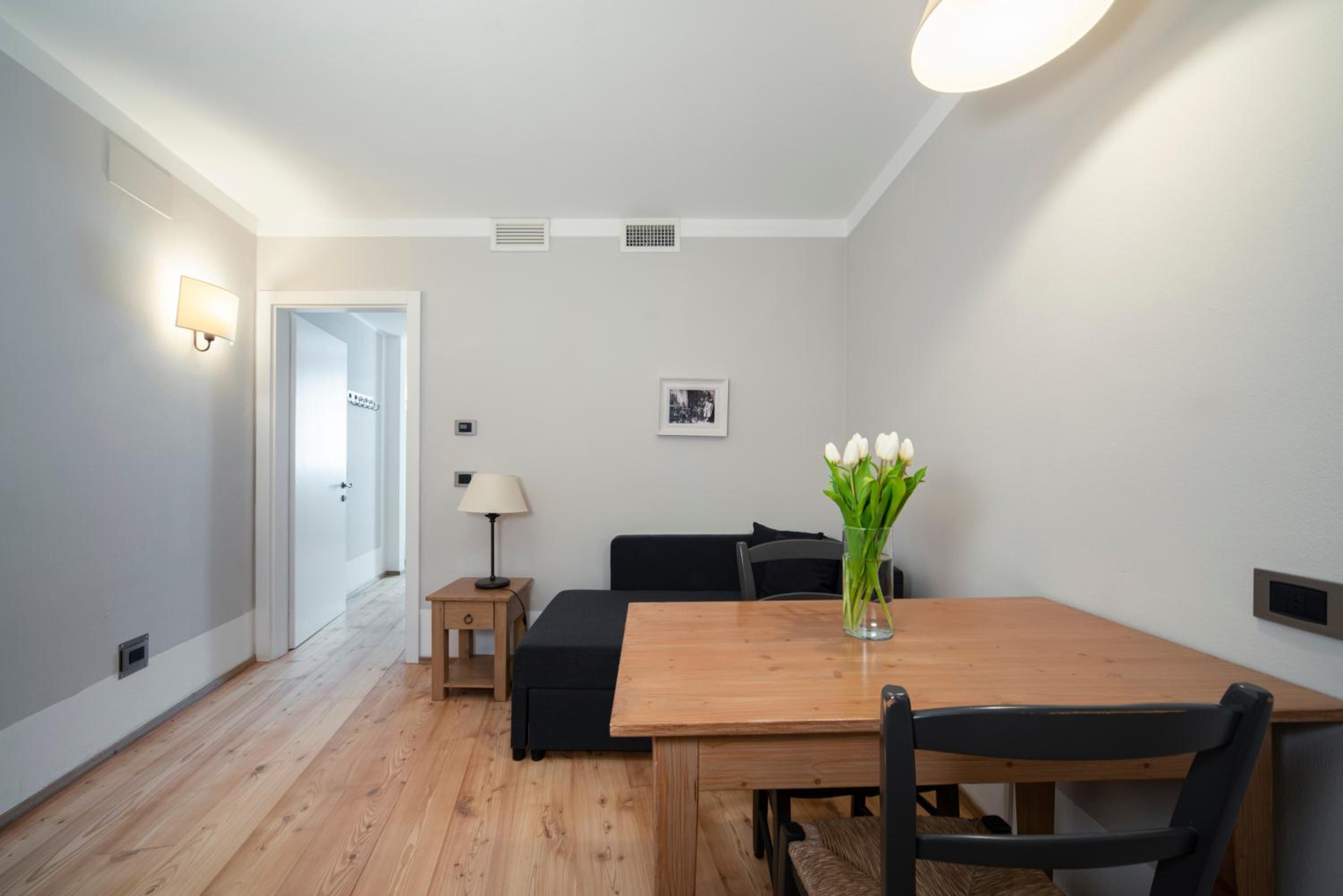 One-Bedroom Apartment photo 1