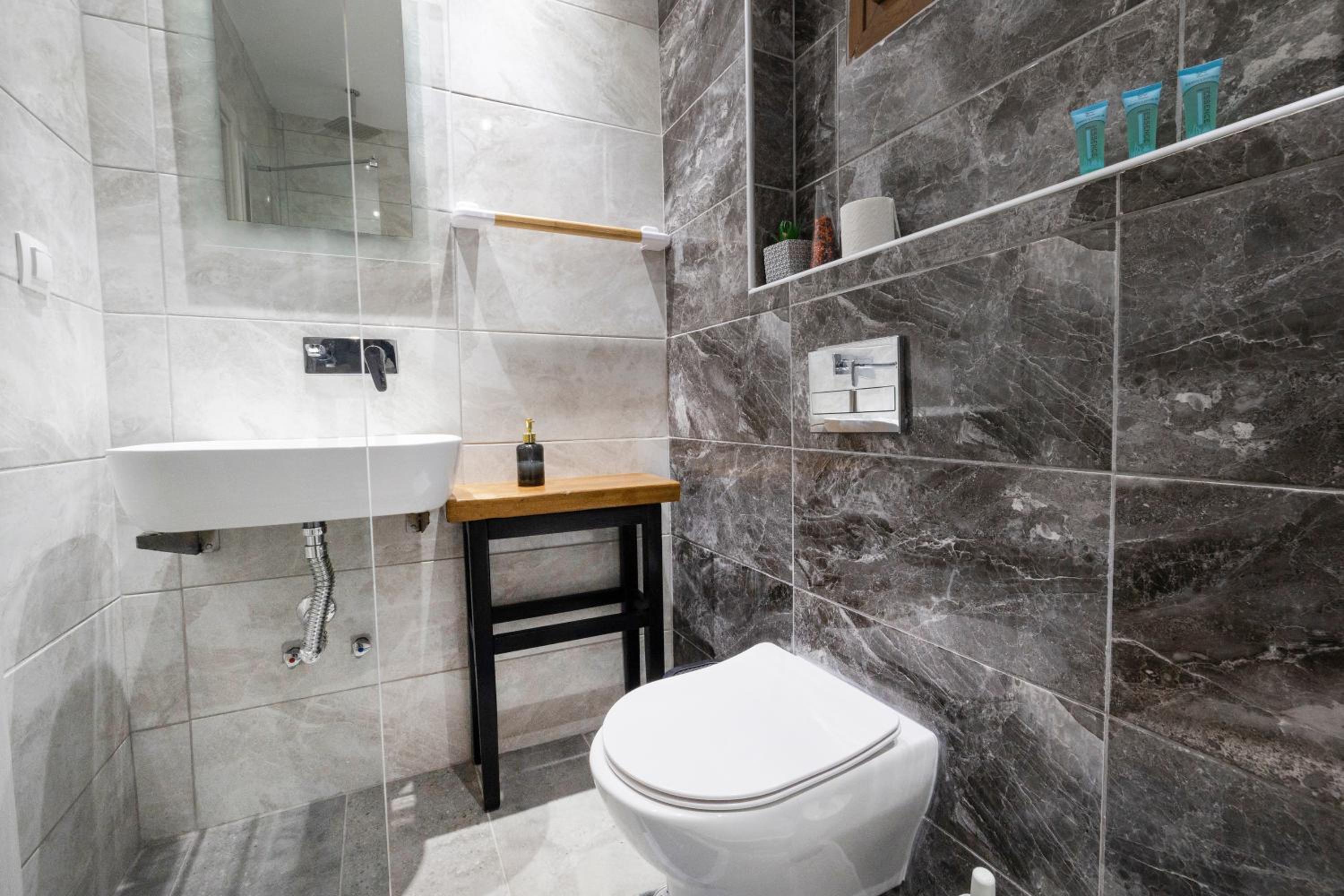 Triple Room with Private Bathroom photo 2