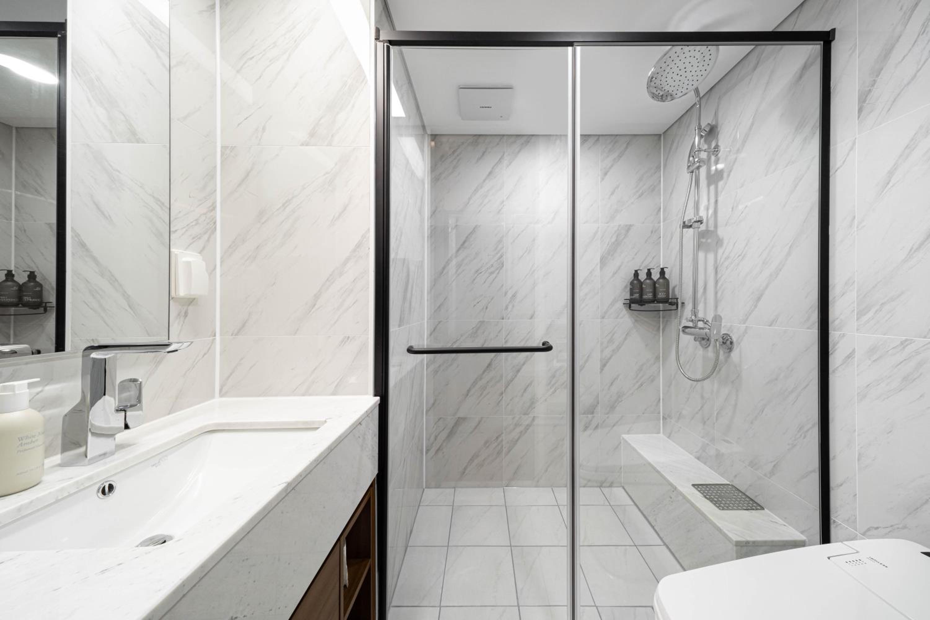 Premier Suite W - Photo 8