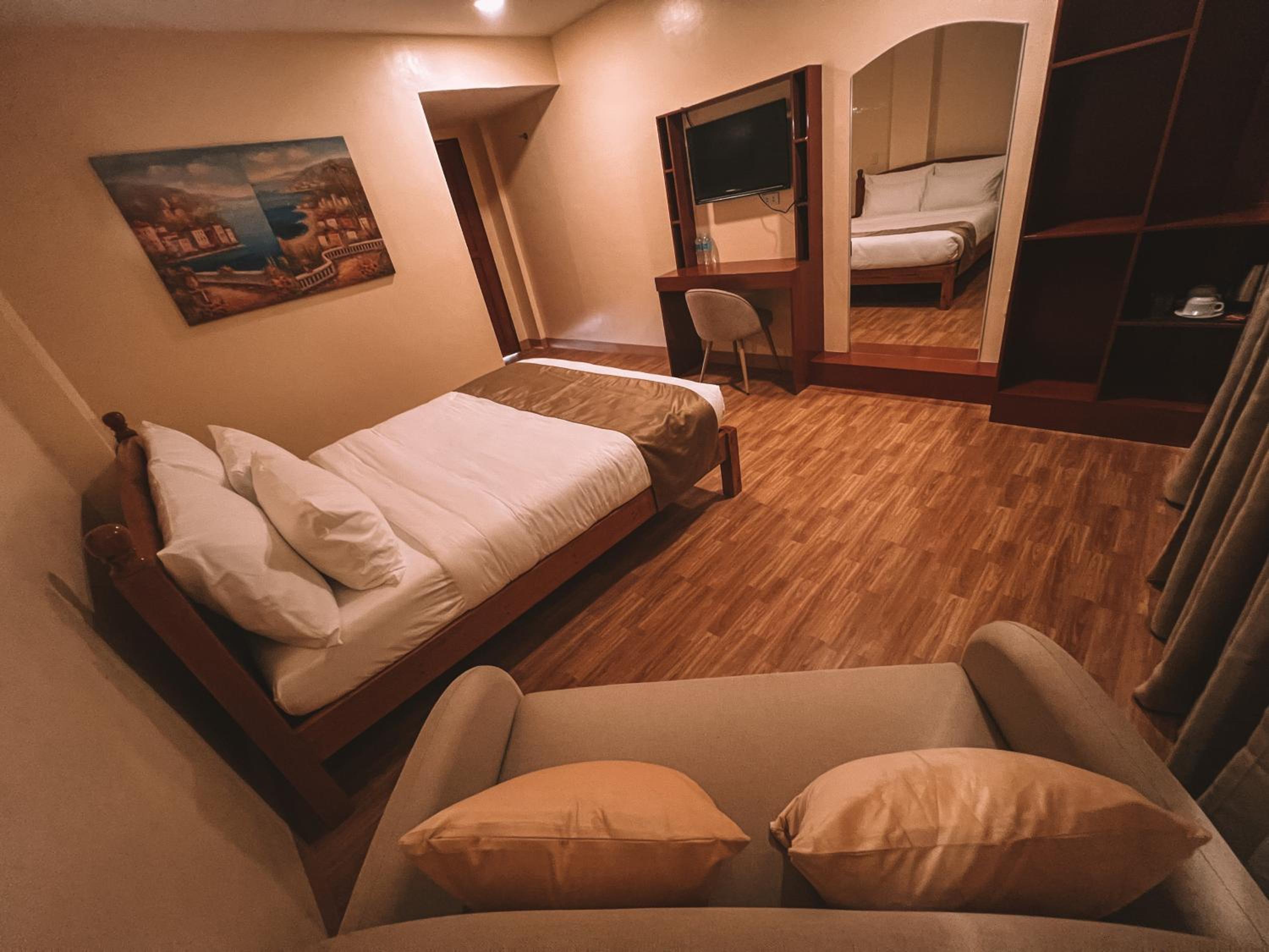 Deluxe Queen Room