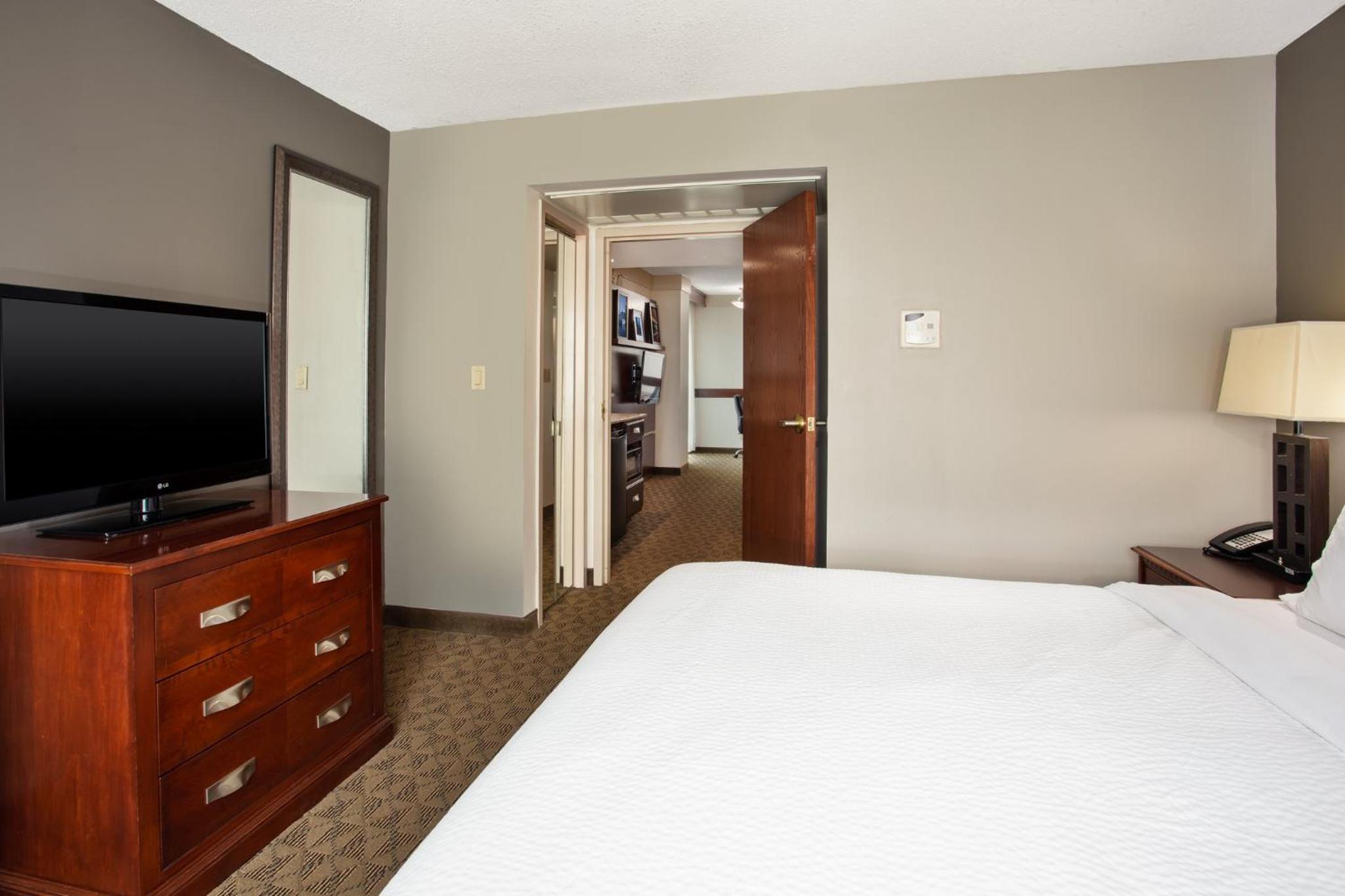 King Suite - Photo 13
