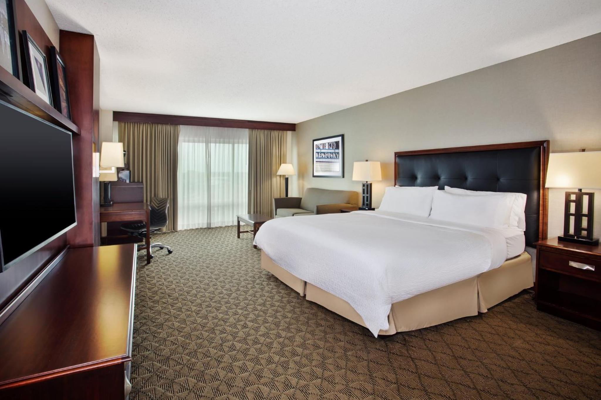 Standard King Room with Sofa Bed - Photo 7
