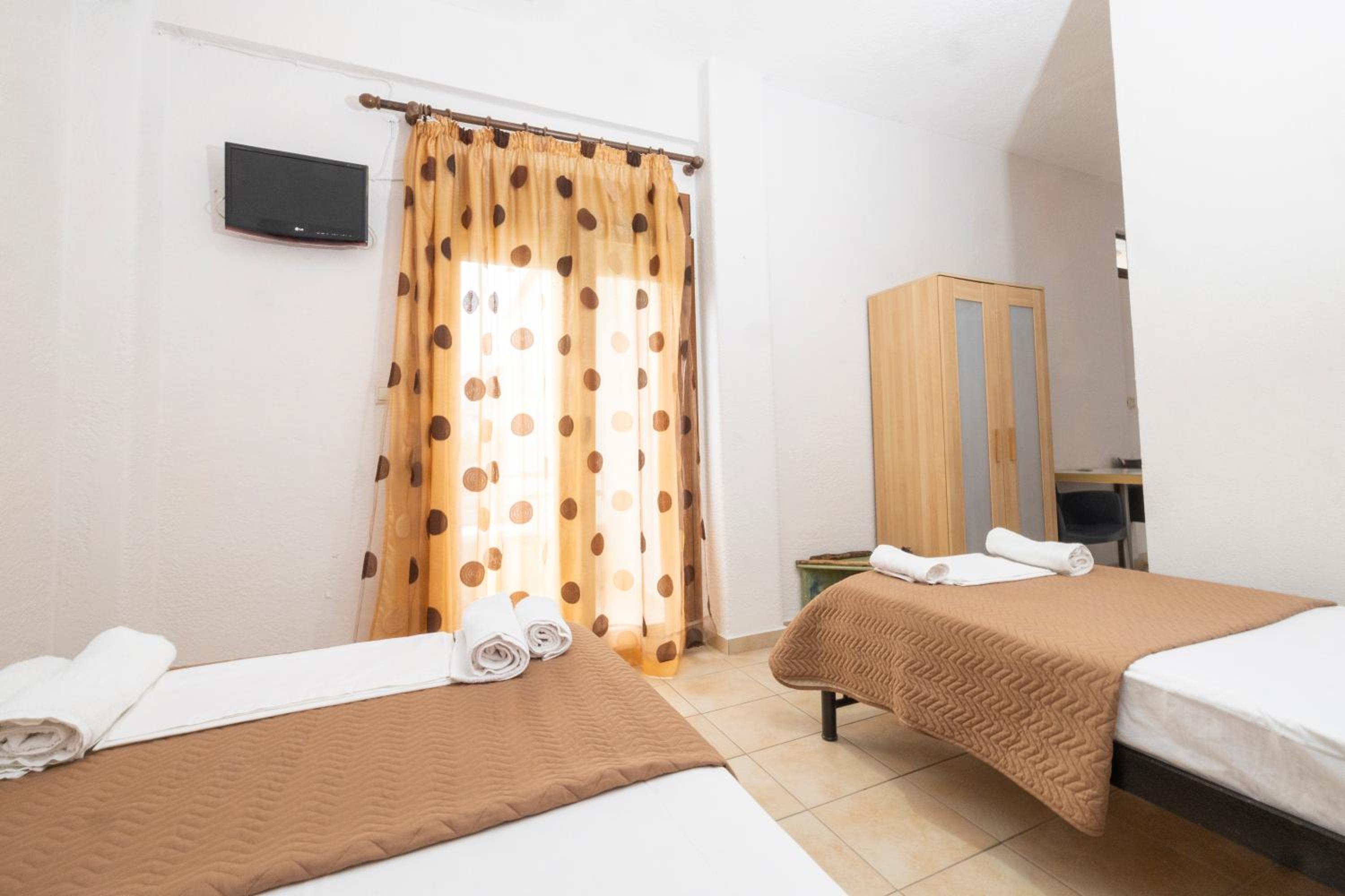 Triple Room with Private Bathroom photo 1