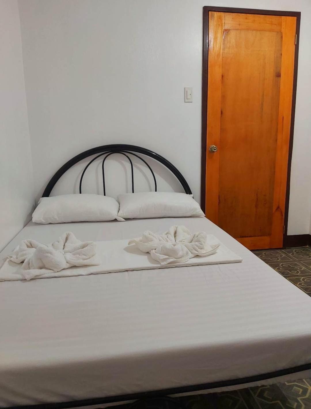 Double Room with Shared Bathroom photo 3