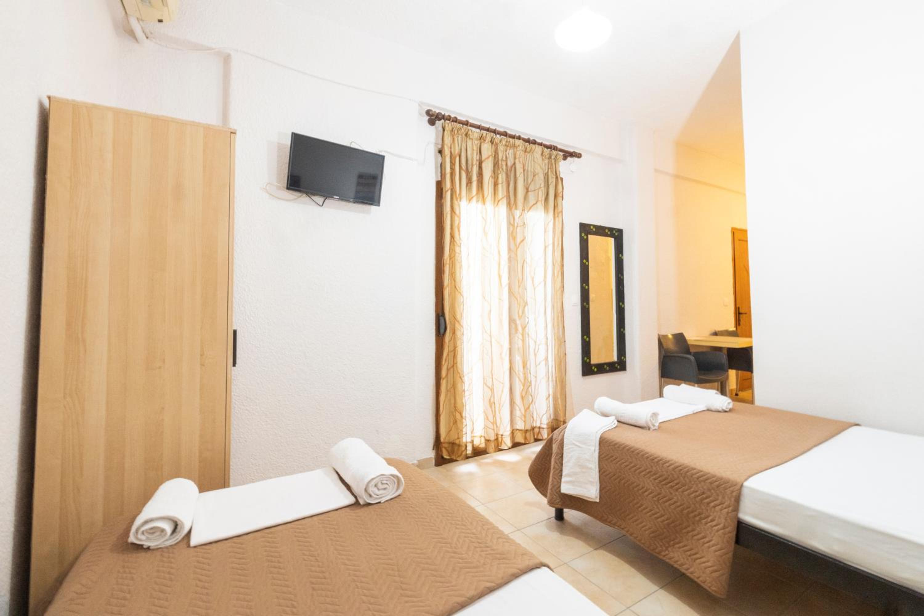 Triple Room with Private Bathroom photo 1