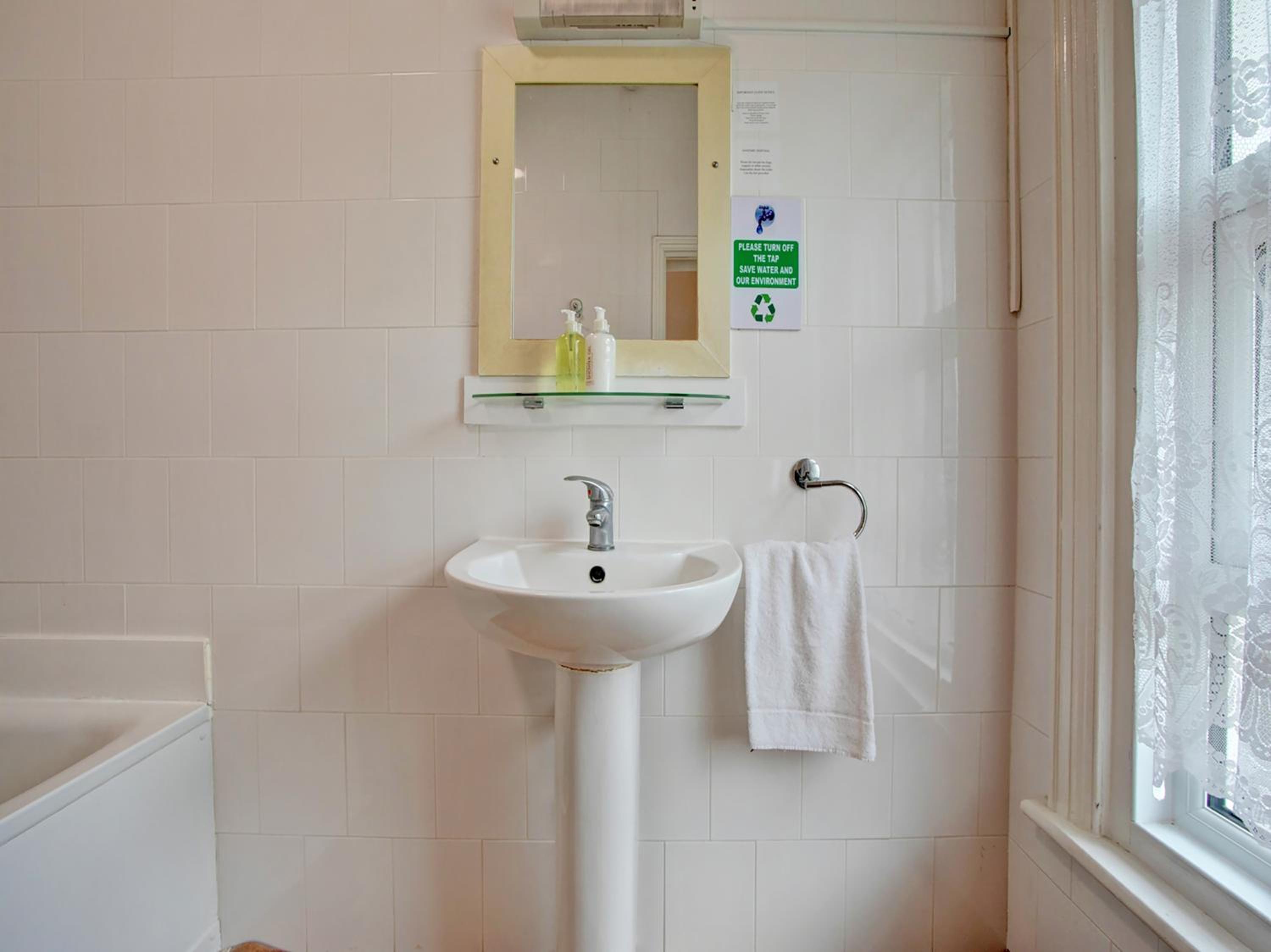 Standard Triple Room - Photo 5