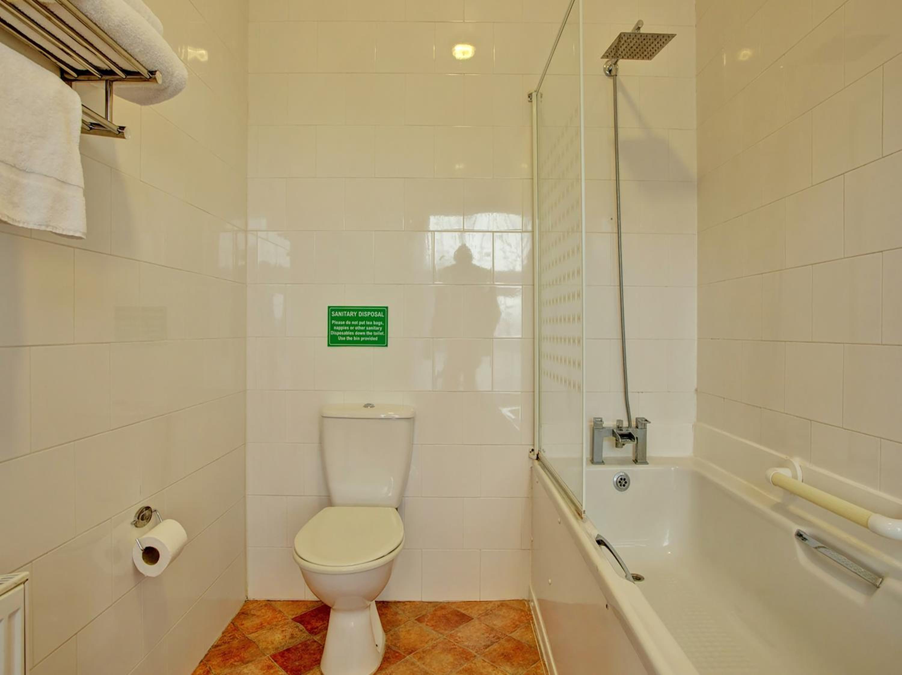 Standard Twin Room - Photo 4