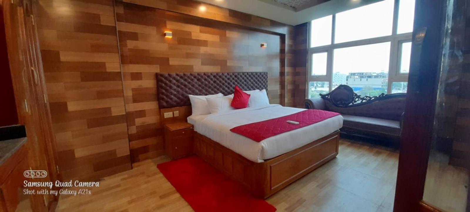 Deluxe Suite photo 2