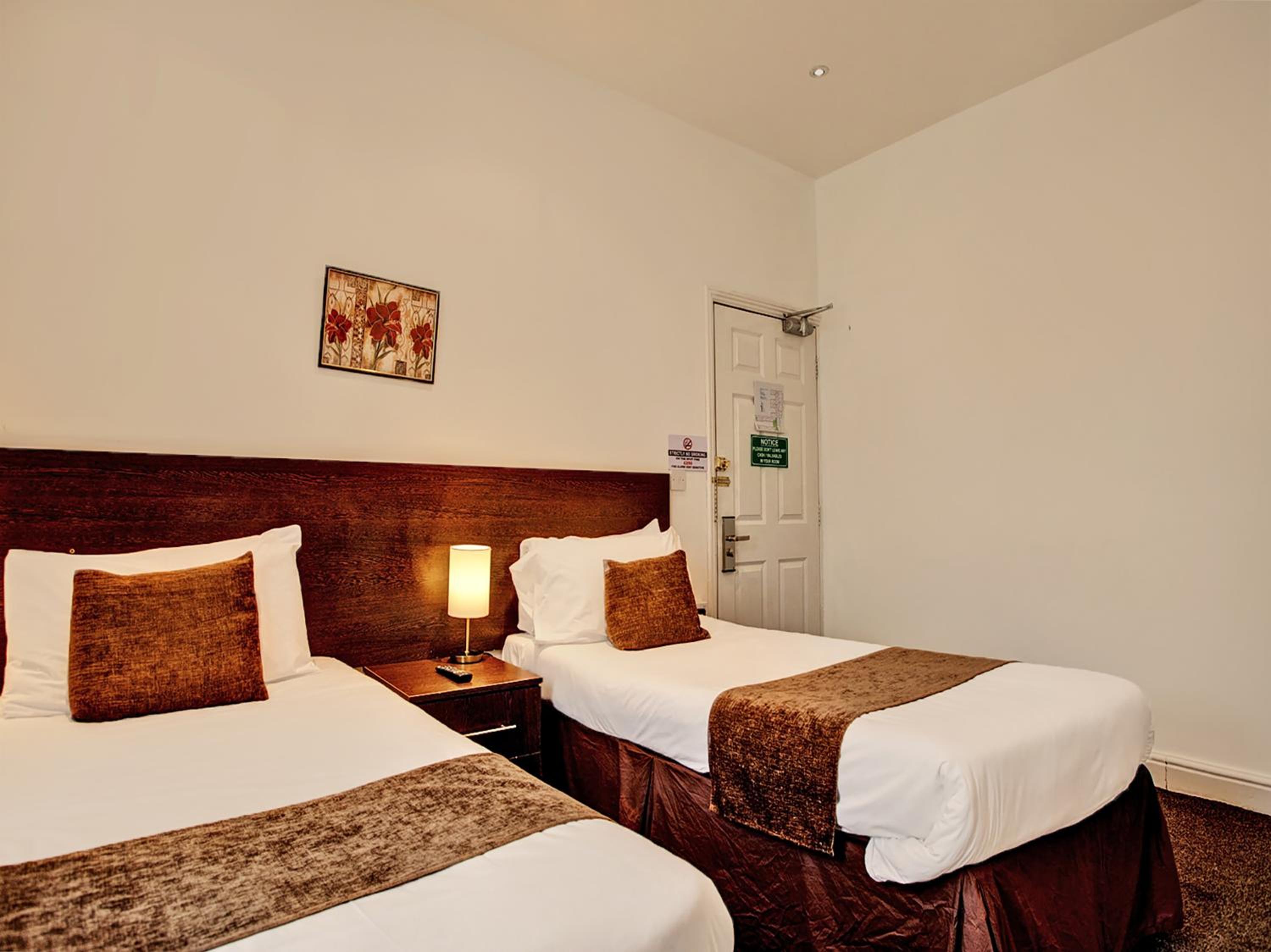 Standard Triple Room - Photo 6