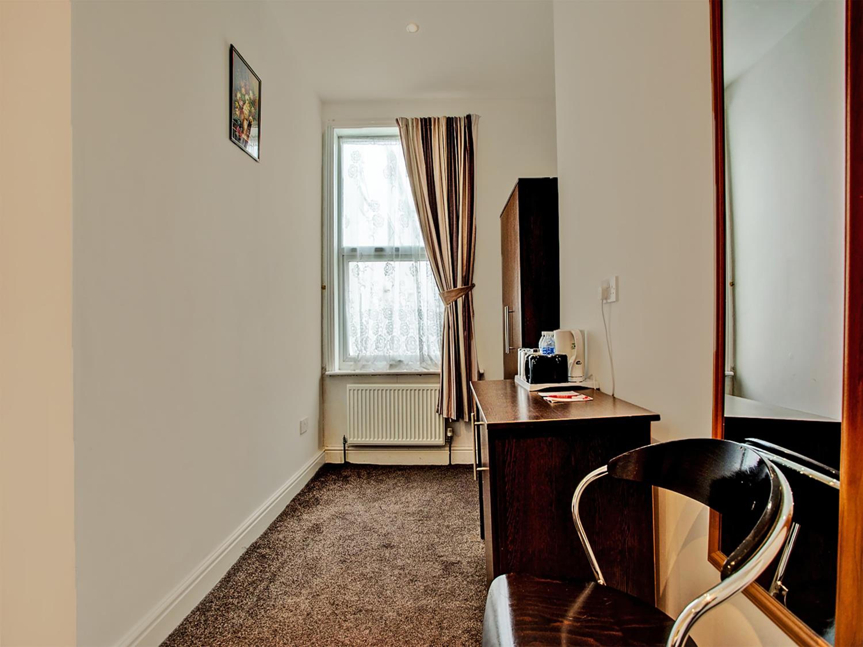 Standard Triple Room - Photo 4