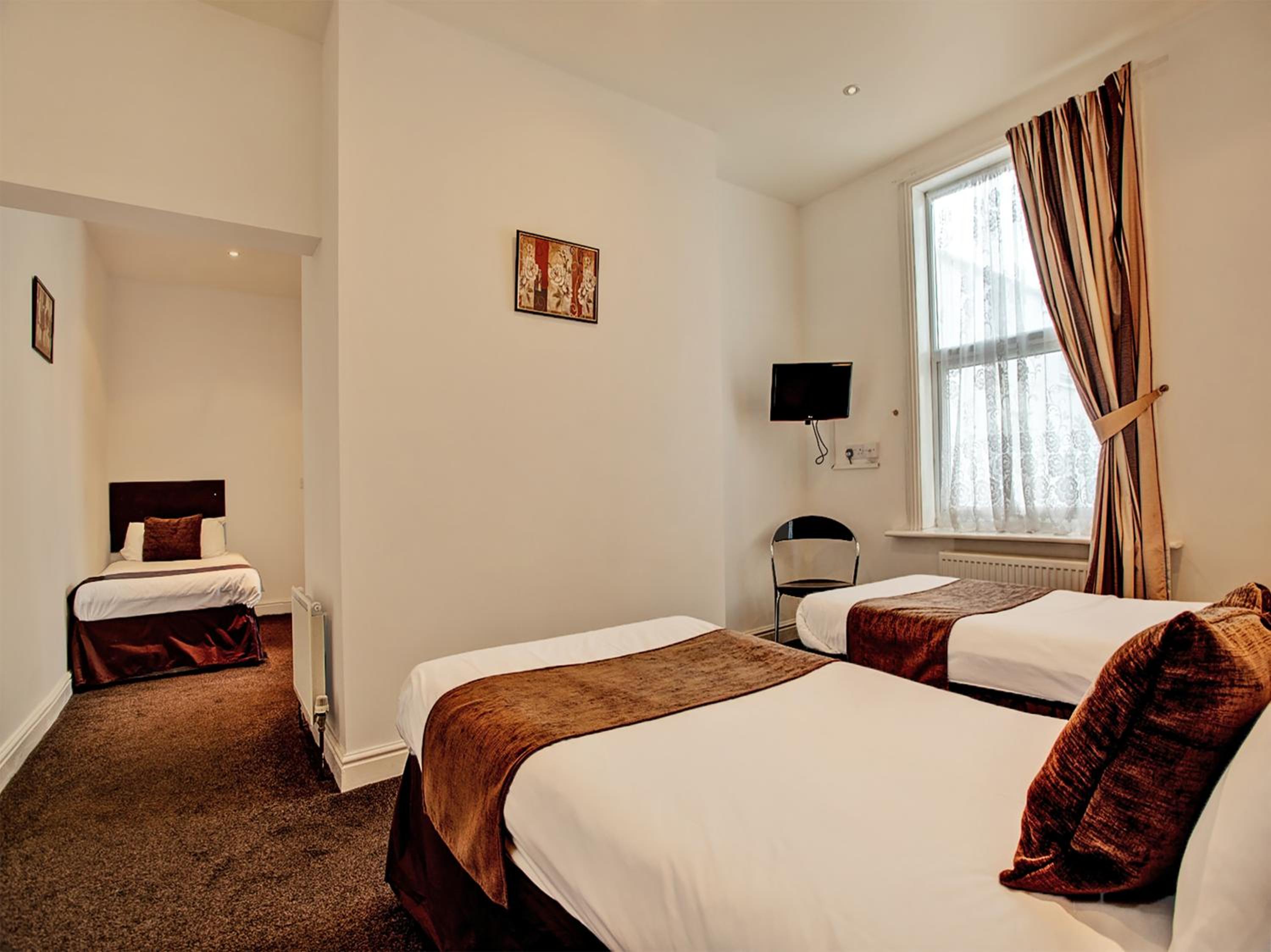 Standard Triple Room - Photo 3