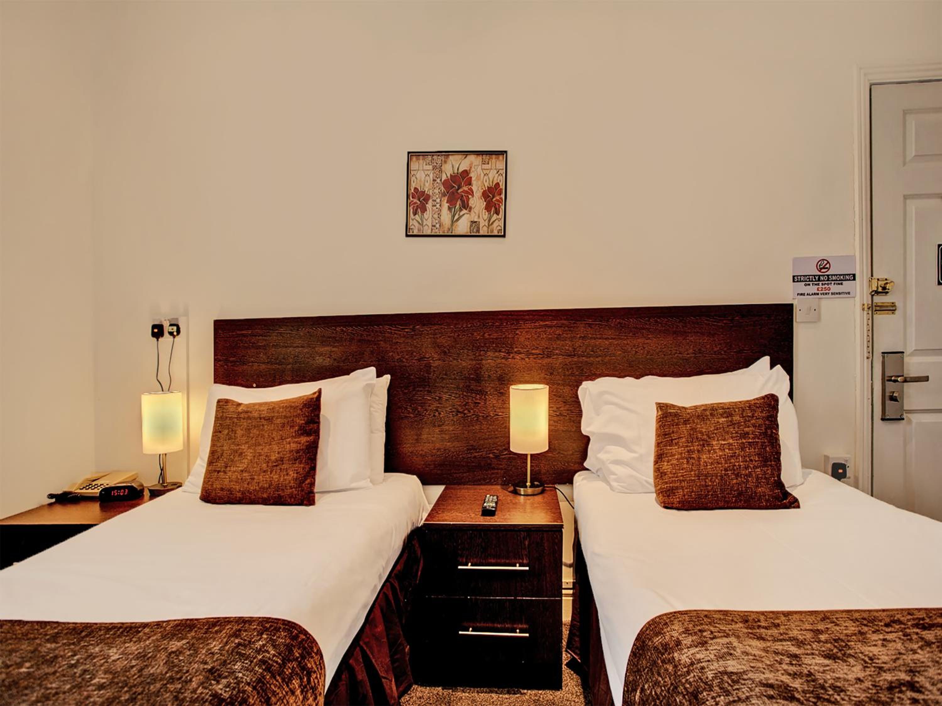 Standard Triple Room - Photo 2