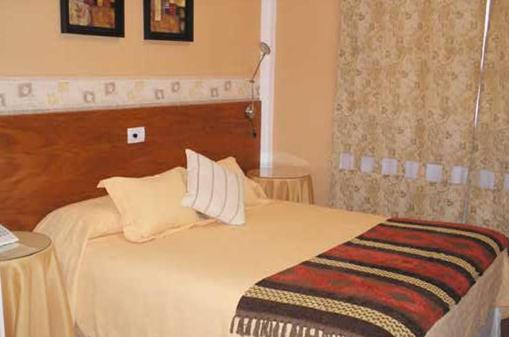 Standard Twin Room photo 3