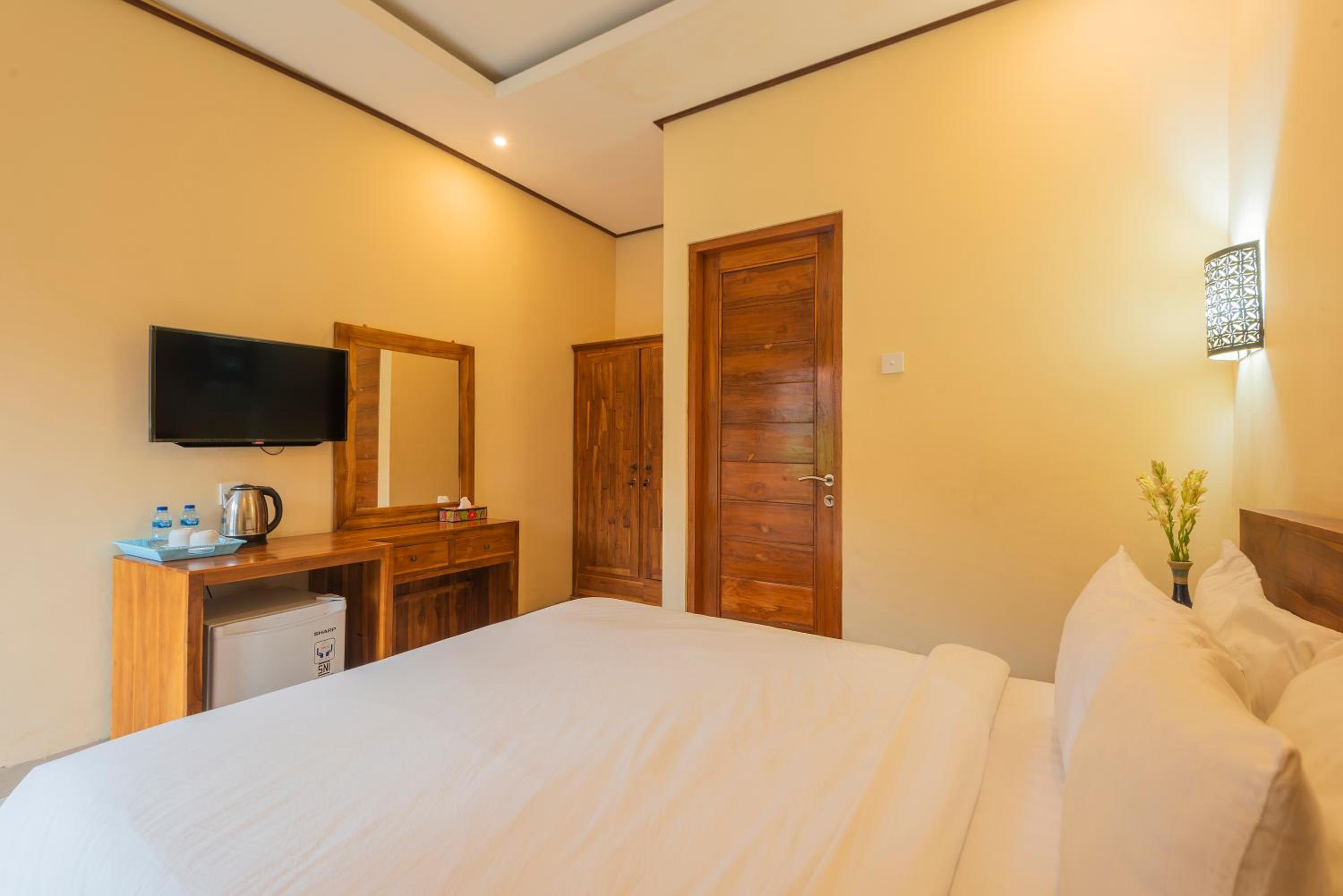 Deluxe Double Room with Balcony photo 3