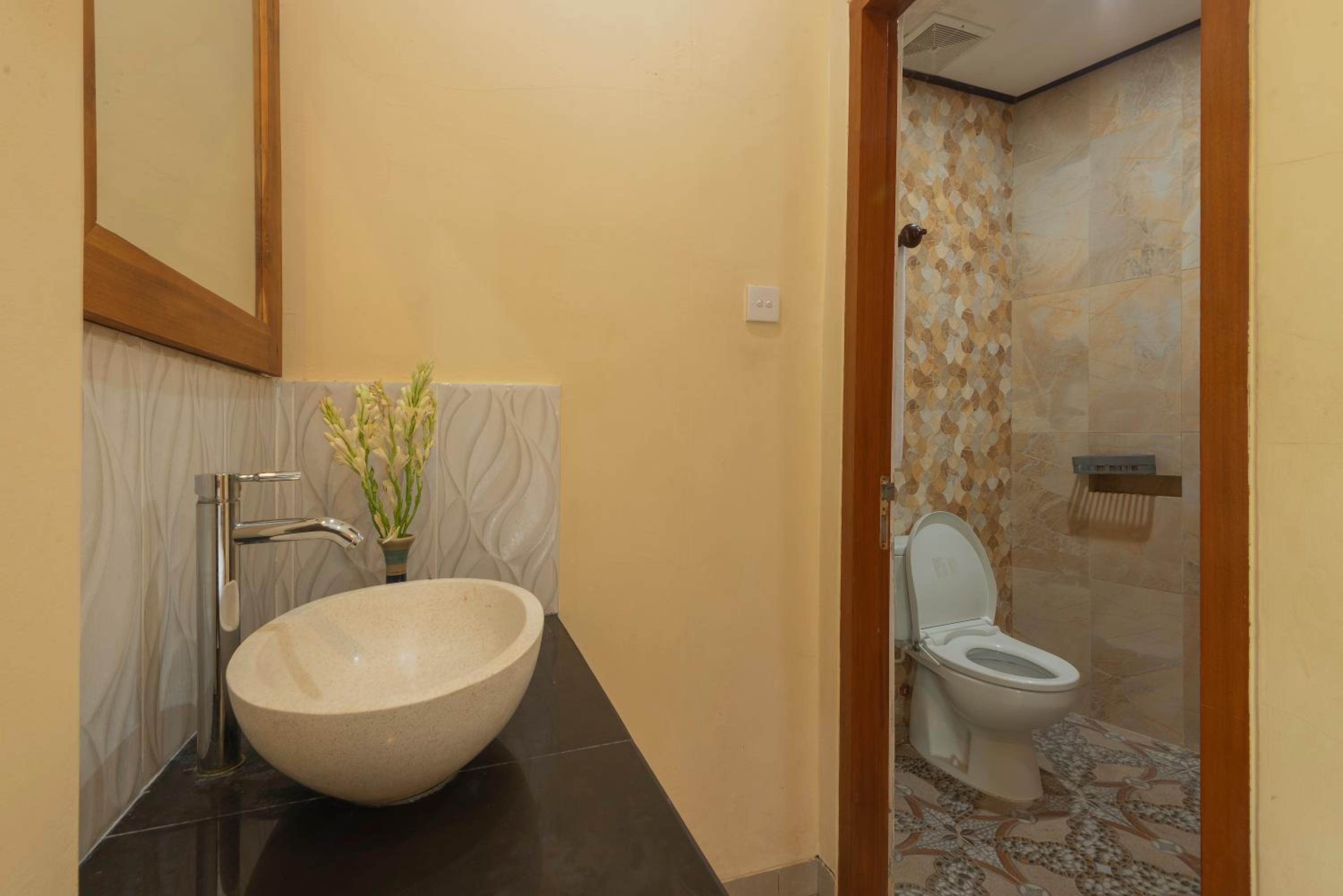 Deluxe Double Room with Balcony photo 2