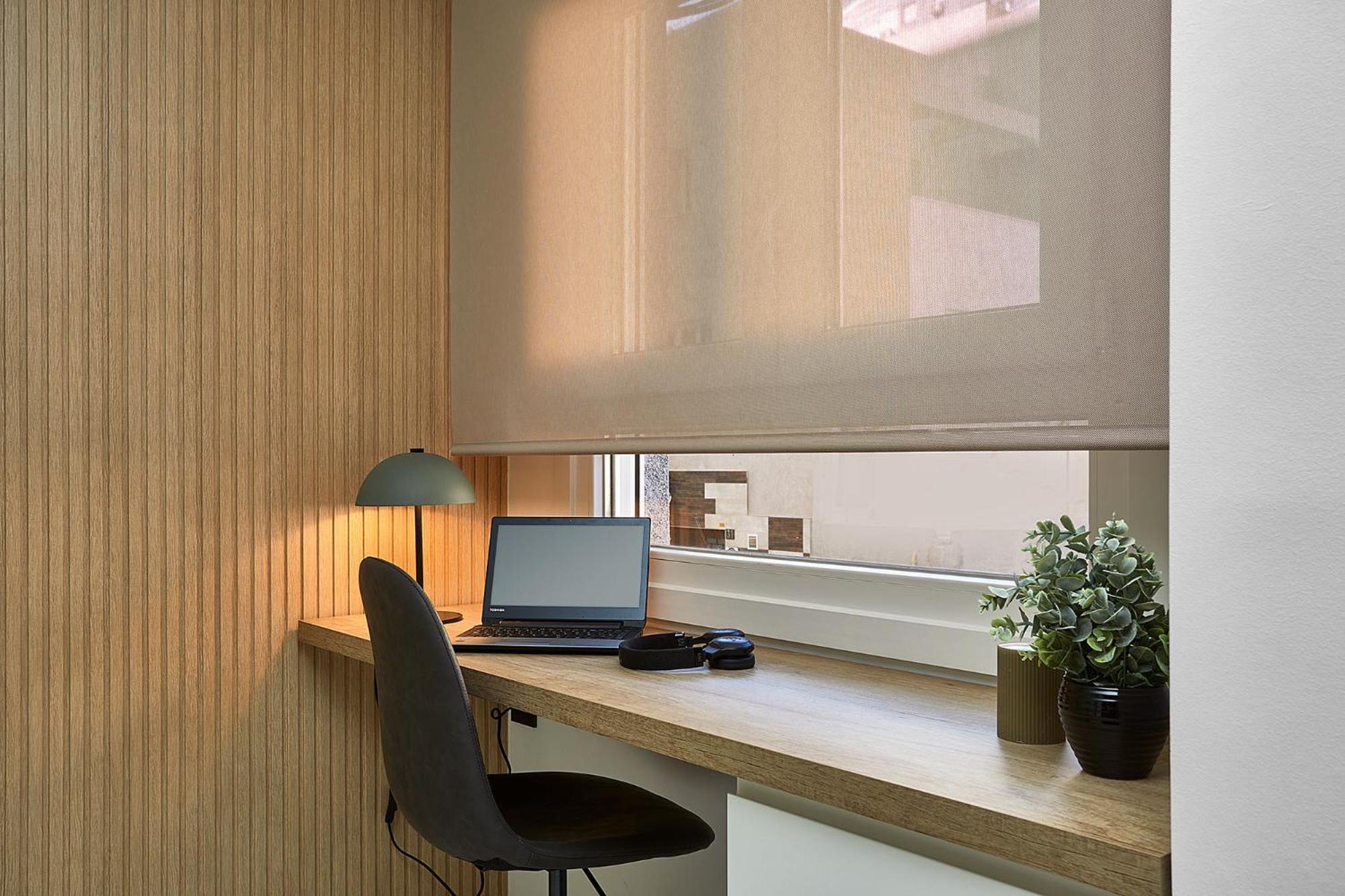 One-Bedroom Apartment with Street view photo 3