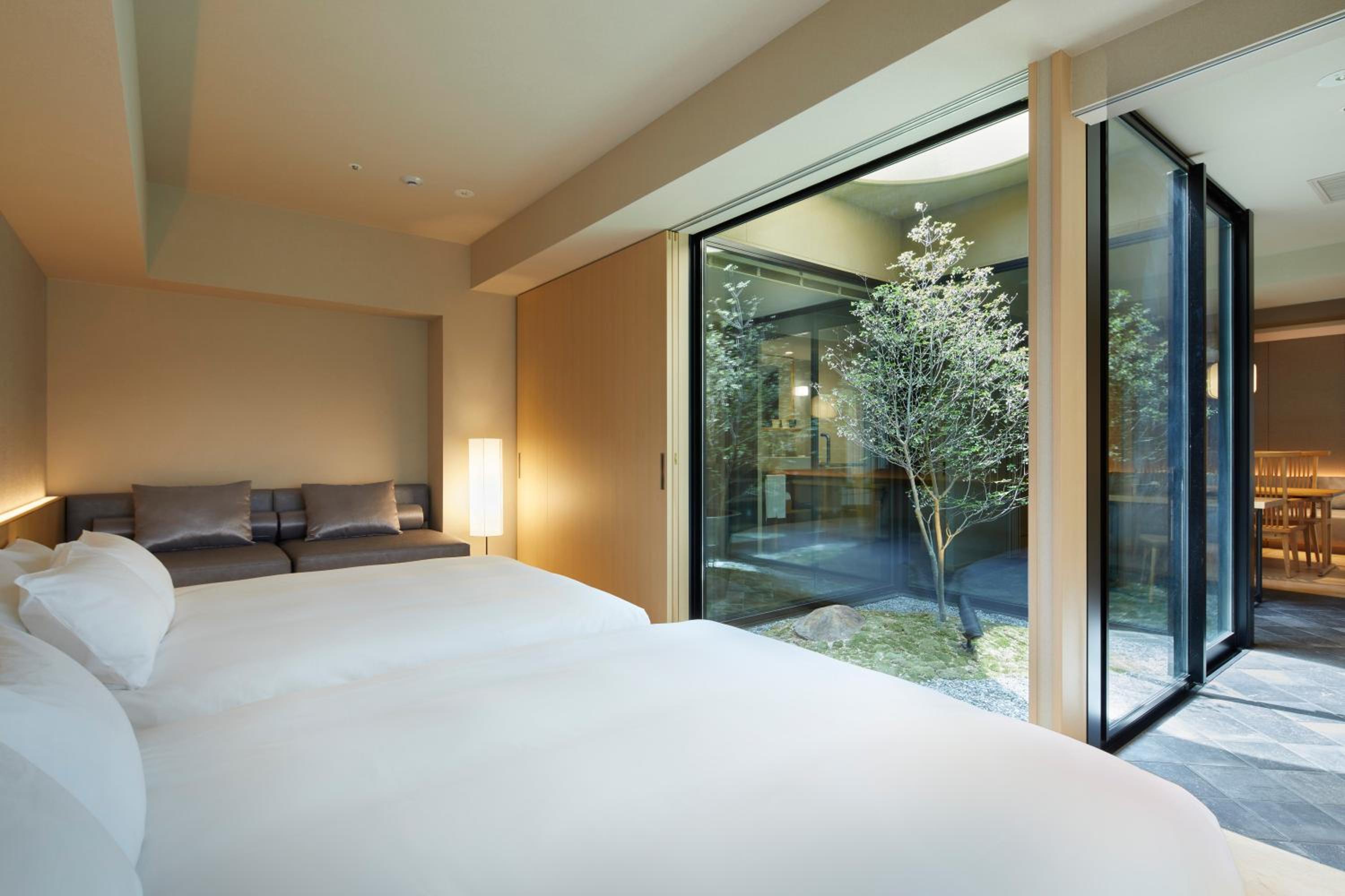Premier Suite - Photo 9